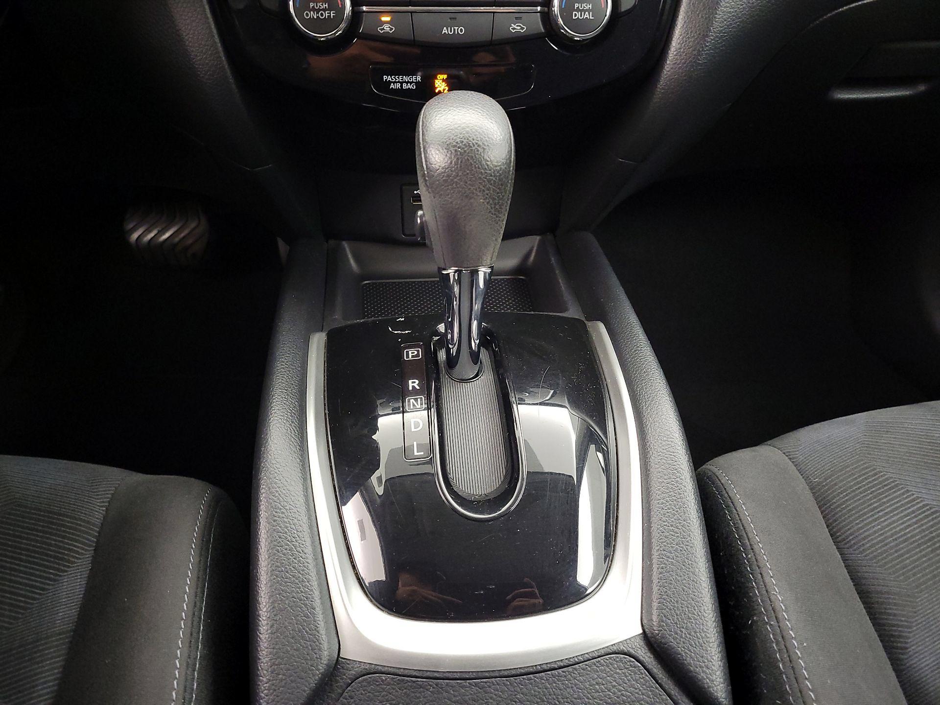 Thumbnail: 2015 Nissan Rogue - 16