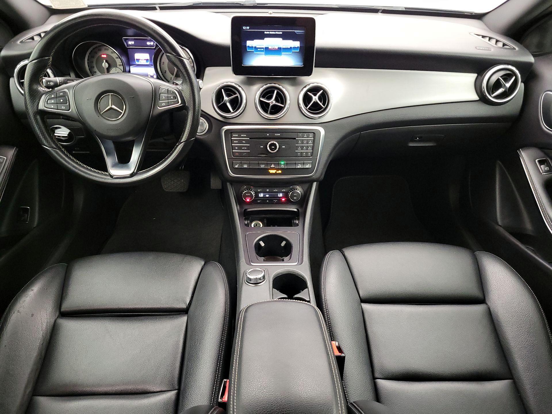 Thumbnail: 2016 Mercedes-Benz GLA - 9