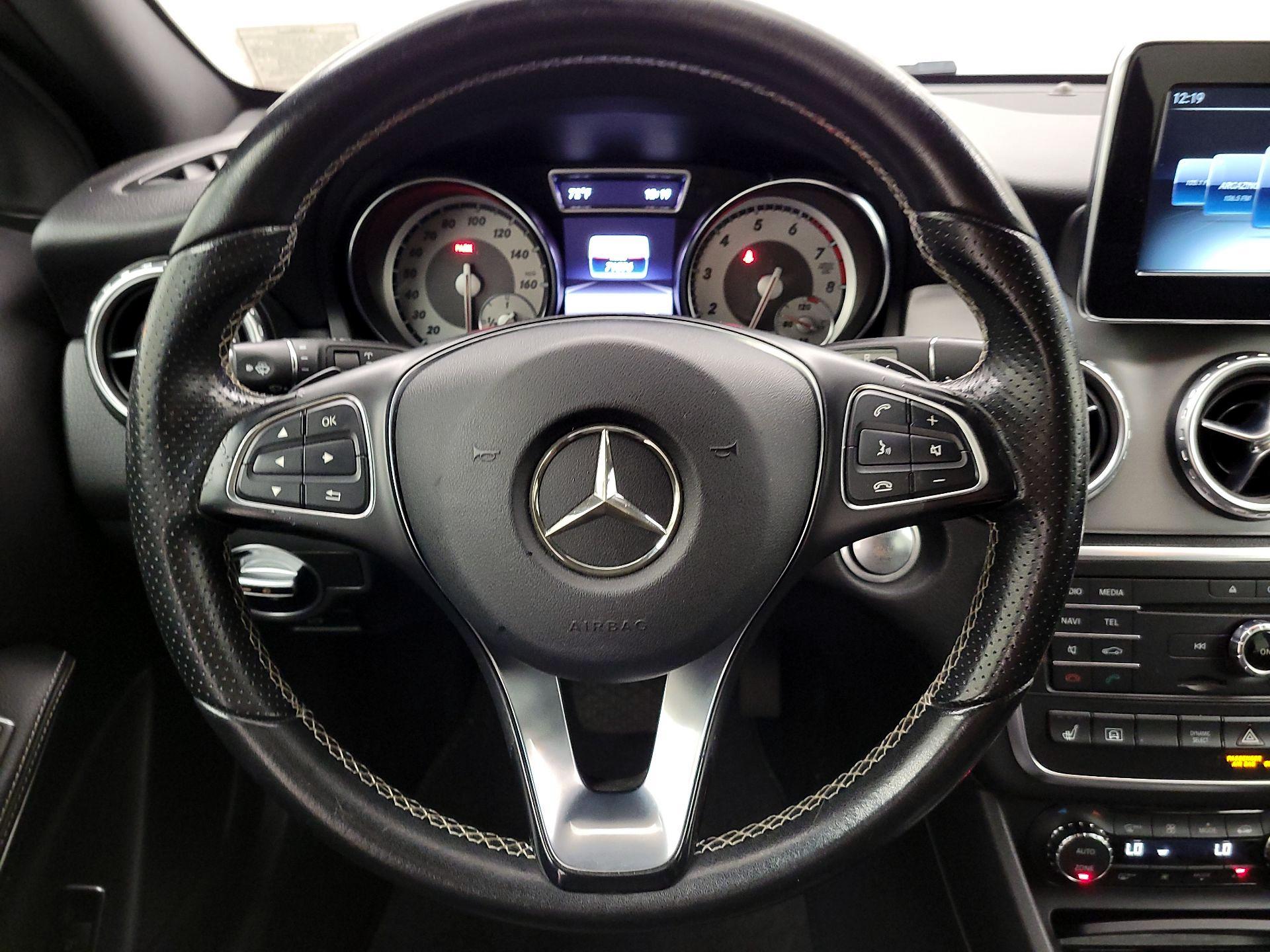 Thumbnail: 2016 Mercedes-Benz GLA - 10