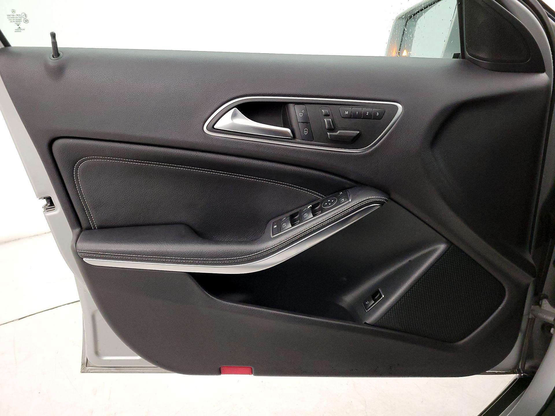 Thumbnail: 2016 Mercedes-Benz GLA - 12