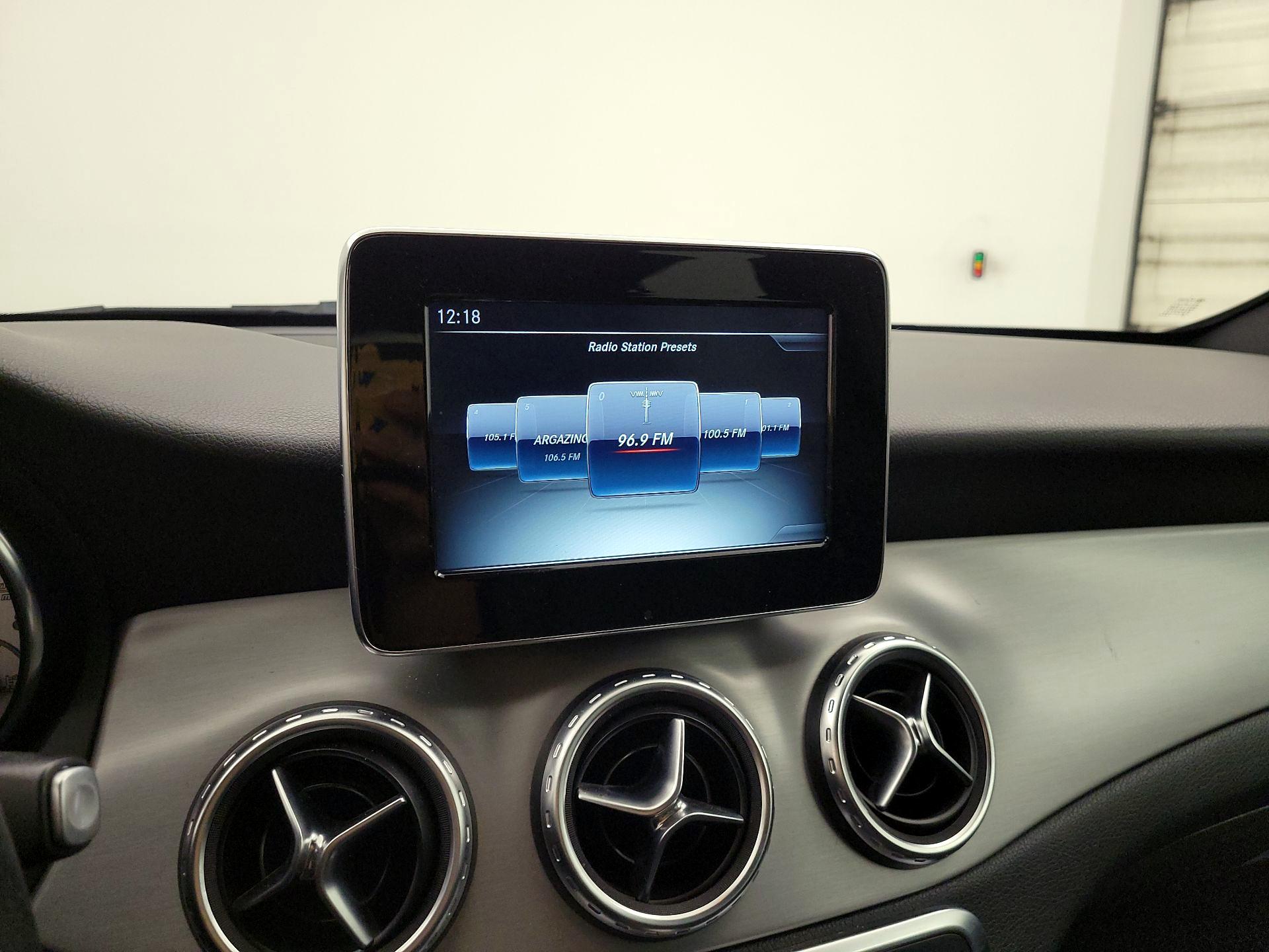 Thumbnail: 2016 Mercedes-Benz GLA - 15