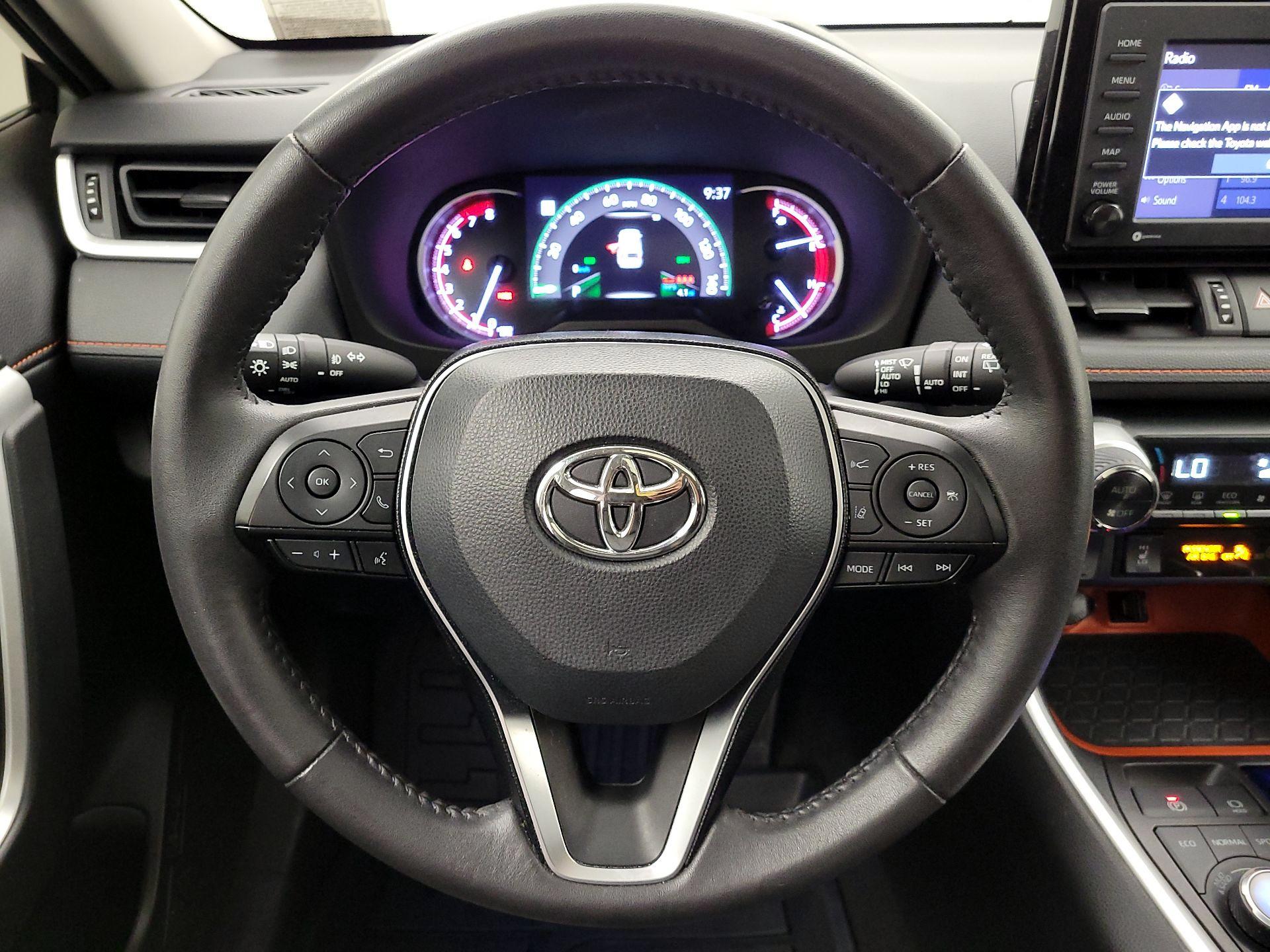 Thumbnail: 2022 Toyota RAV4 - 10