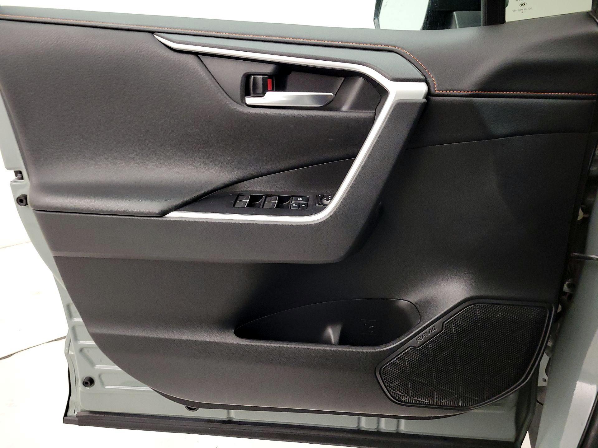 Thumbnail: 2022 Toyota RAV4 - 12