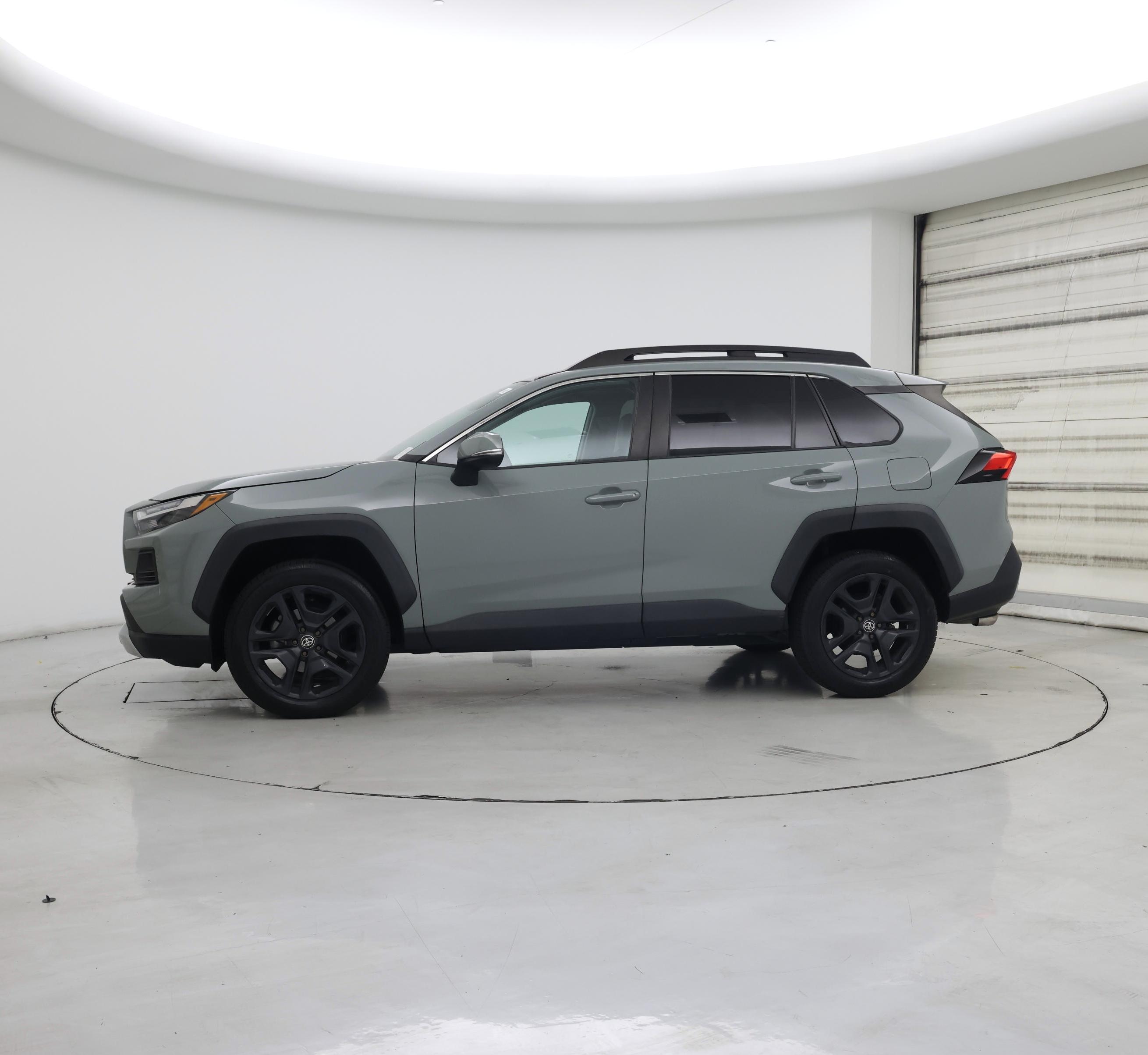 Thumbnail: 2022 Toyota RAV4 - 3