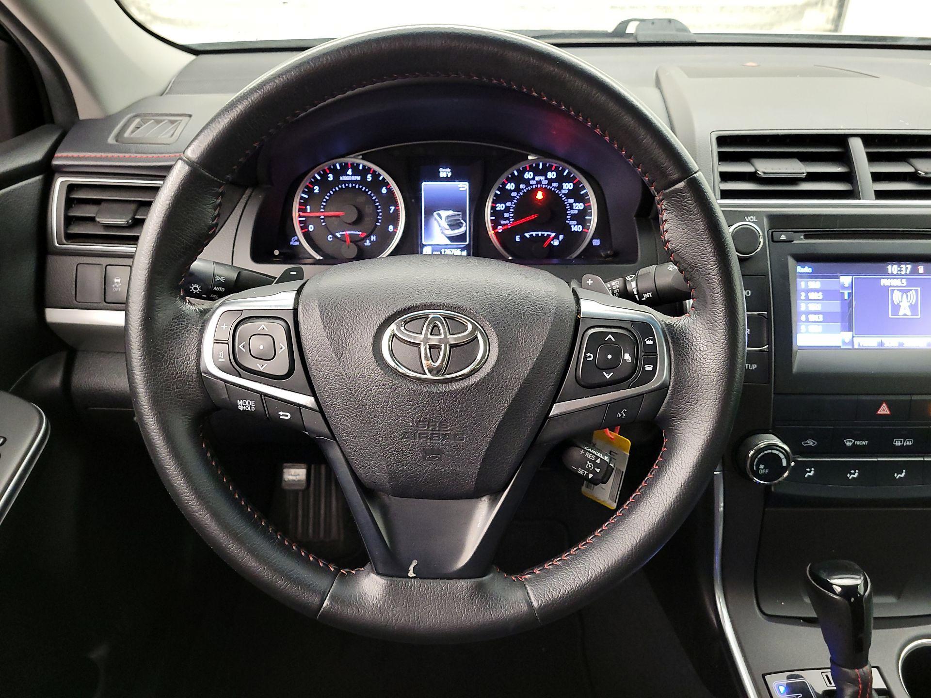 Thumbnail: 2015 Toyota Camry - 10
