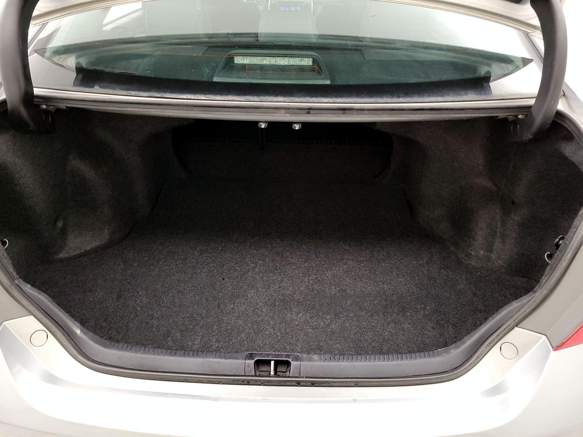 Thumbnail: 2015 Toyota Camry - 20