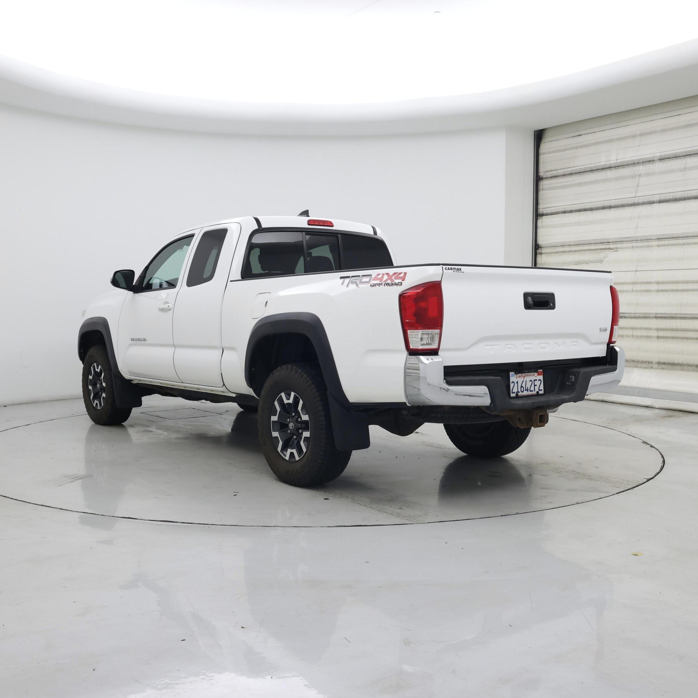 Thumbnail: 2017 Toyota Tacoma - 2