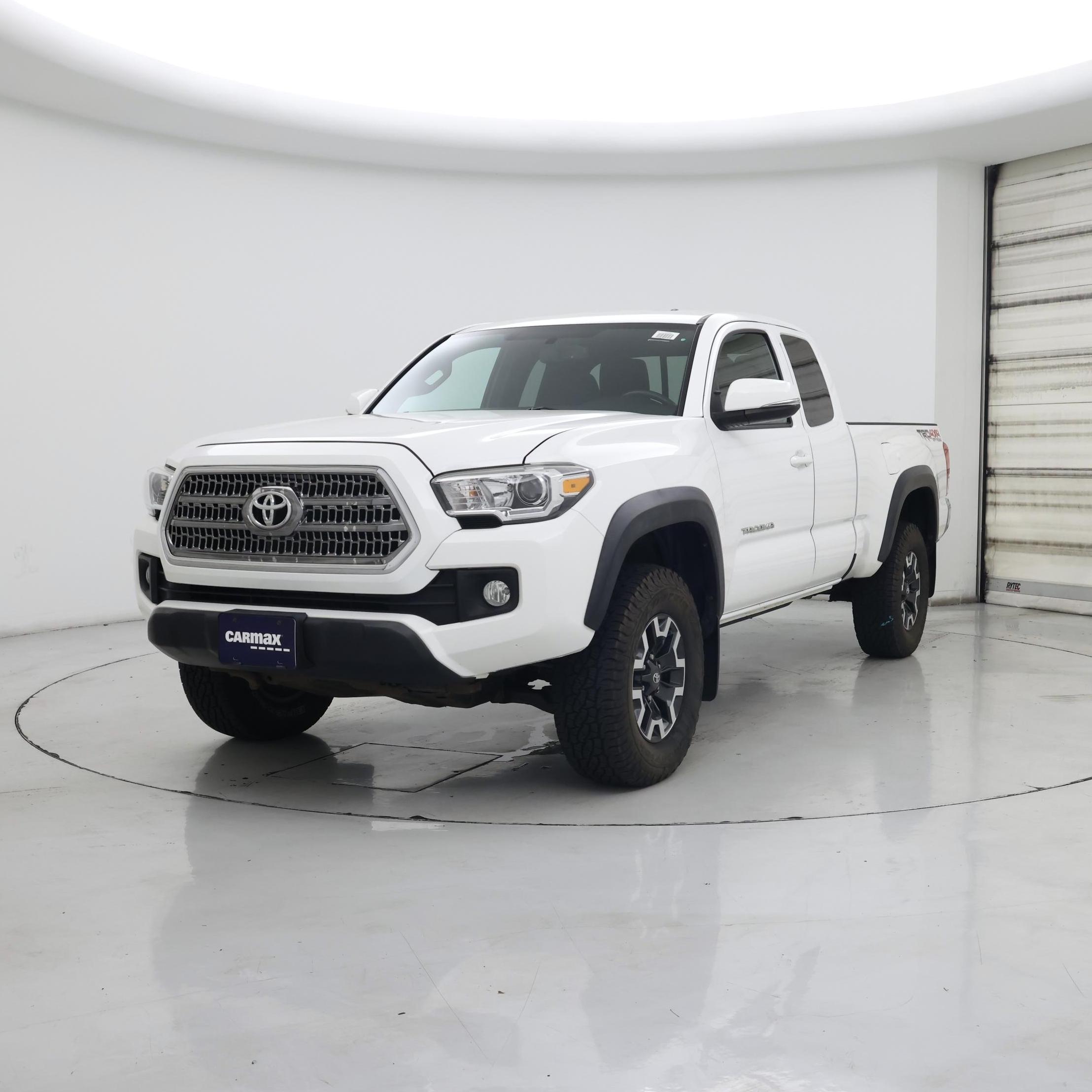 Thumbnail: 2017 Toyota Tacoma - 4