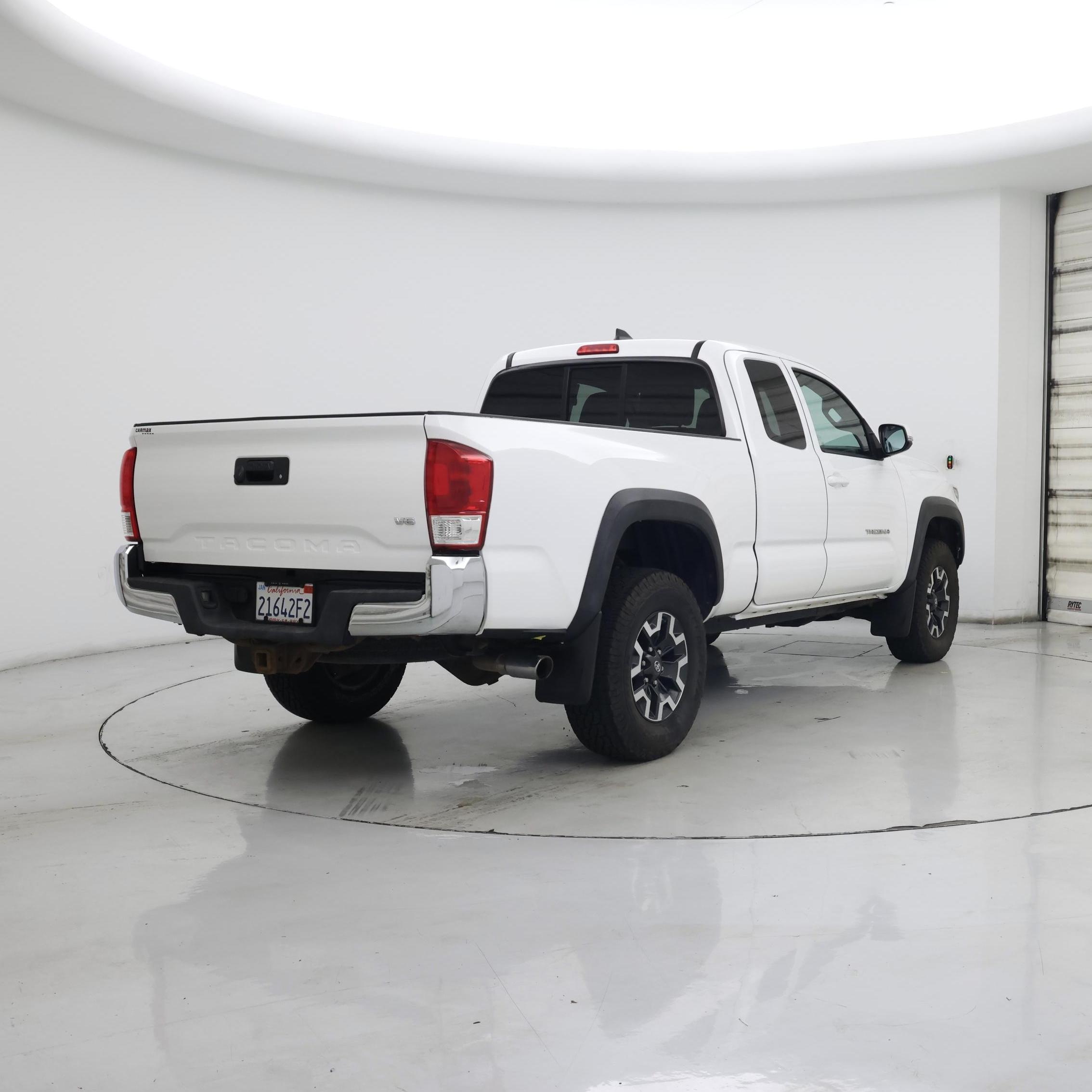 Thumbnail: 2017 Toyota Tacoma - 8