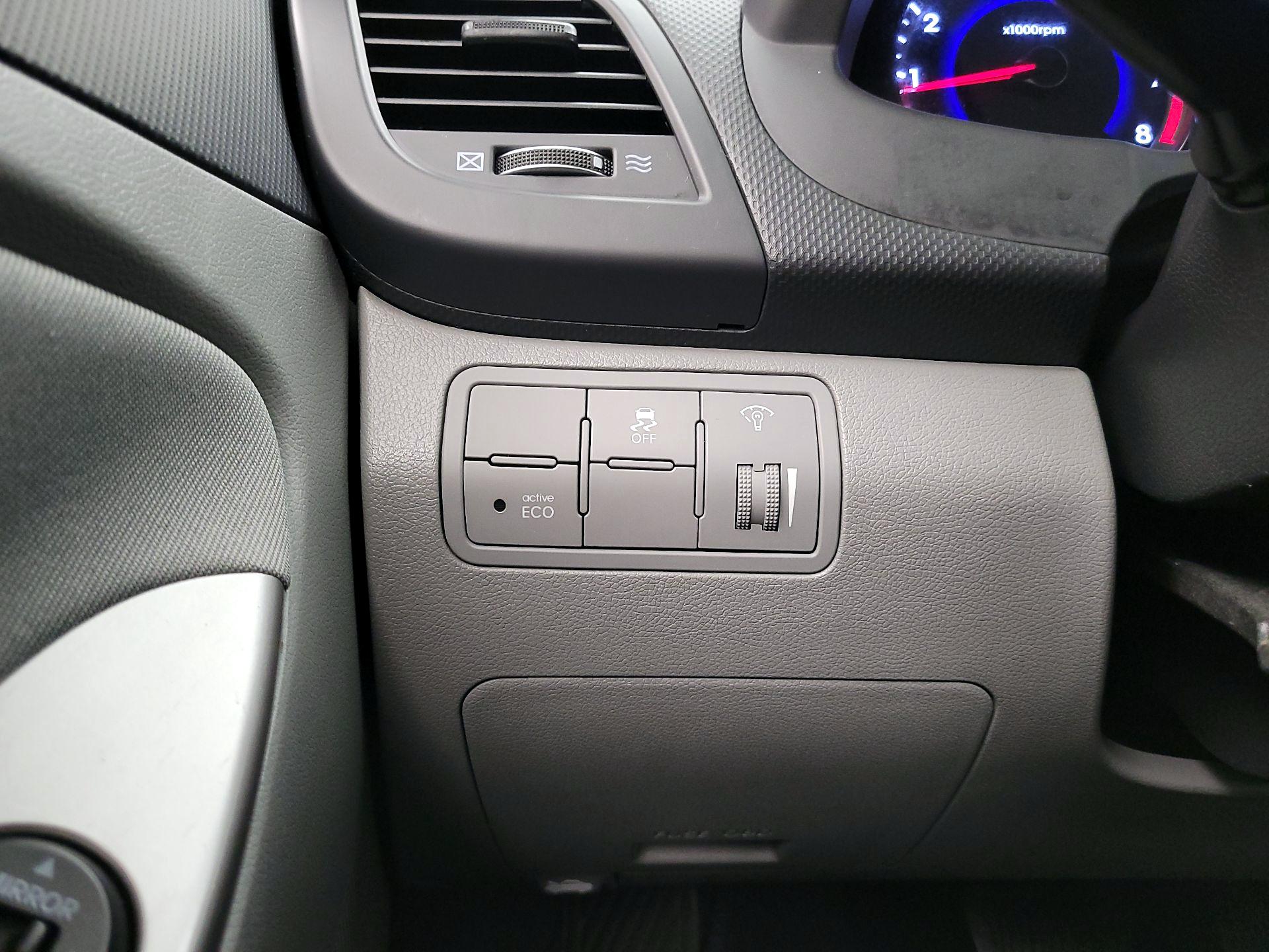Thumbnail: 2015 Hyundai Accent - 13