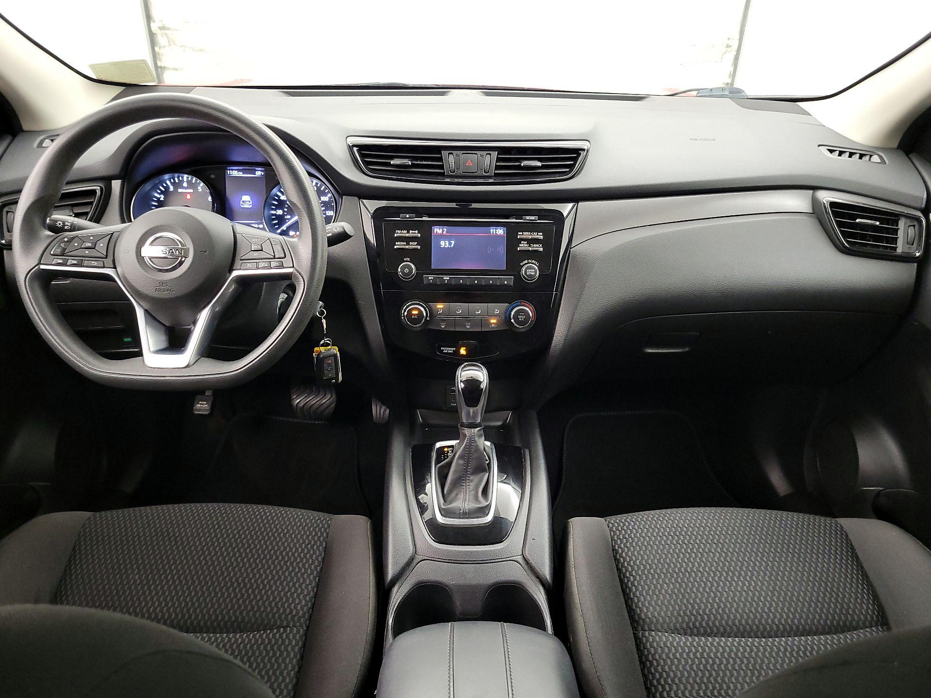 Thumbnail: 2017 Nissan Rogue Sport - 9