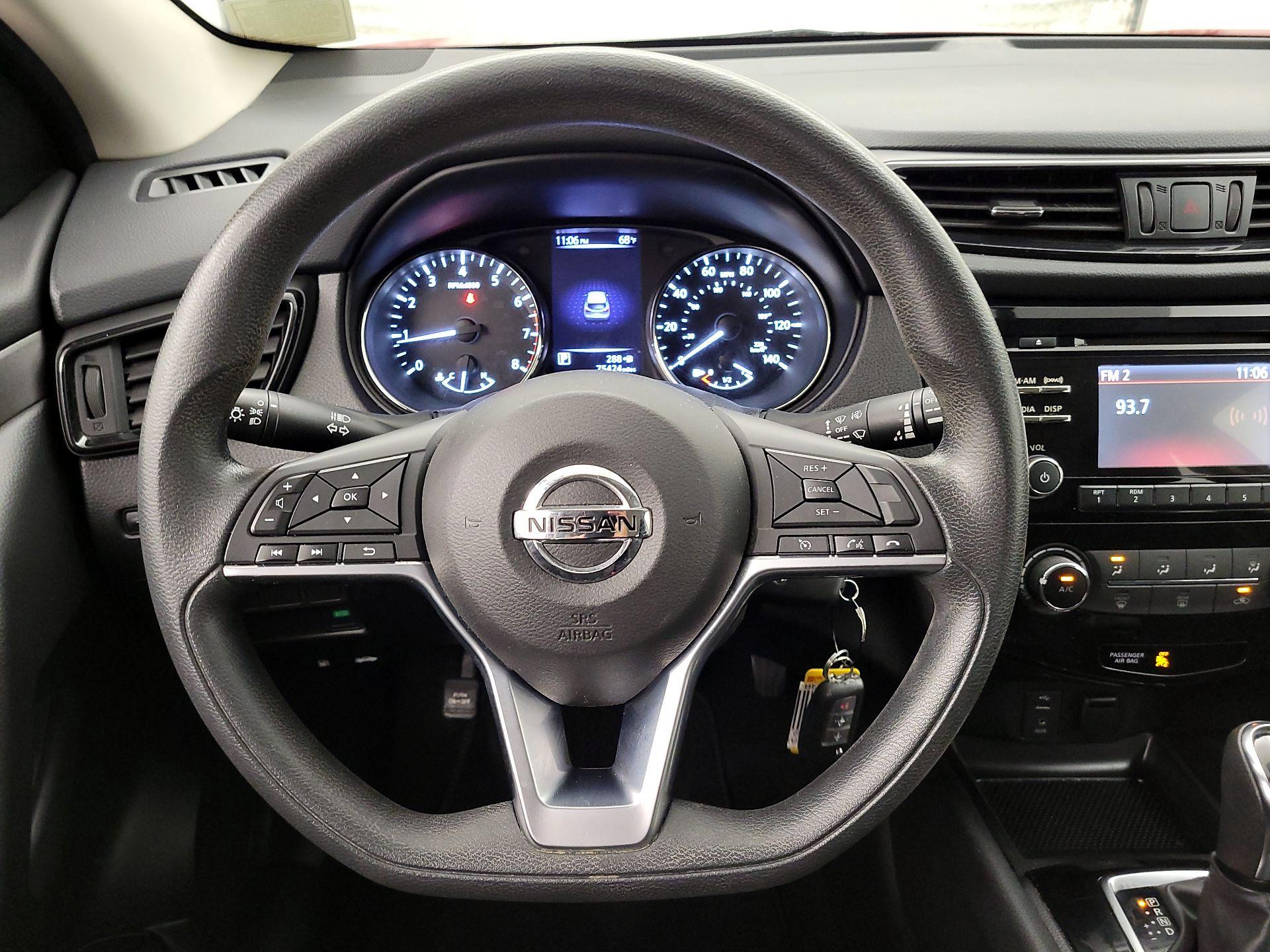 Thumbnail: 2017 Nissan Rogue Sport - 10
