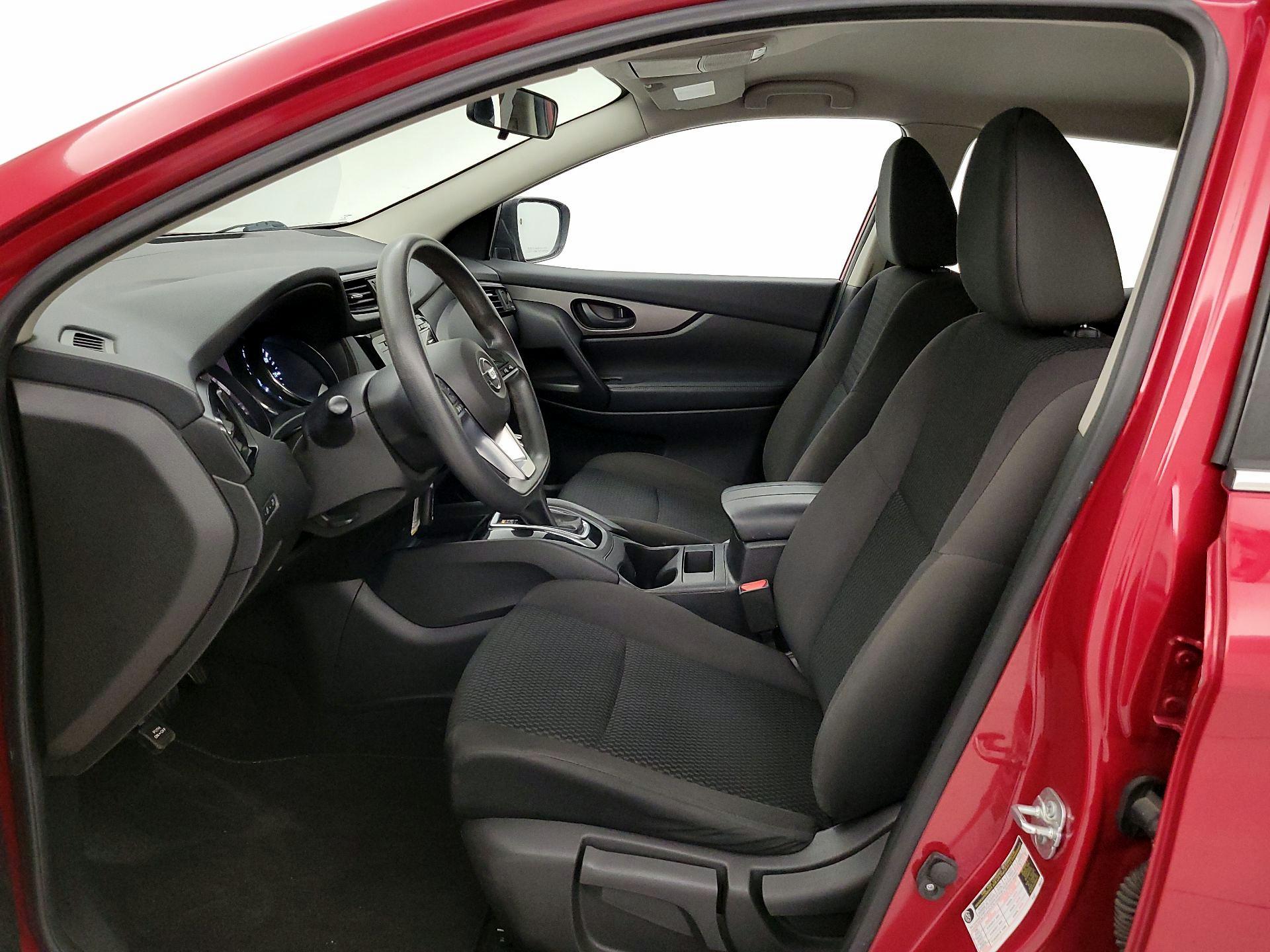 Thumbnail: 2017 Nissan Rogue Sport - 11