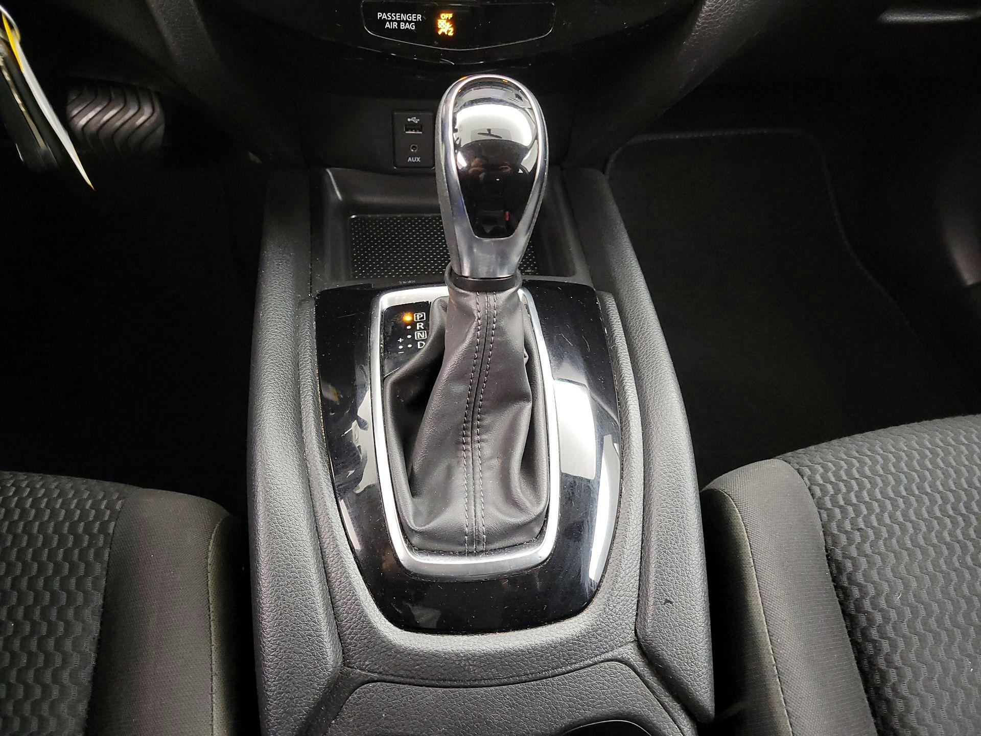 Thumbnail: 2017 Nissan Rogue Sport - 16