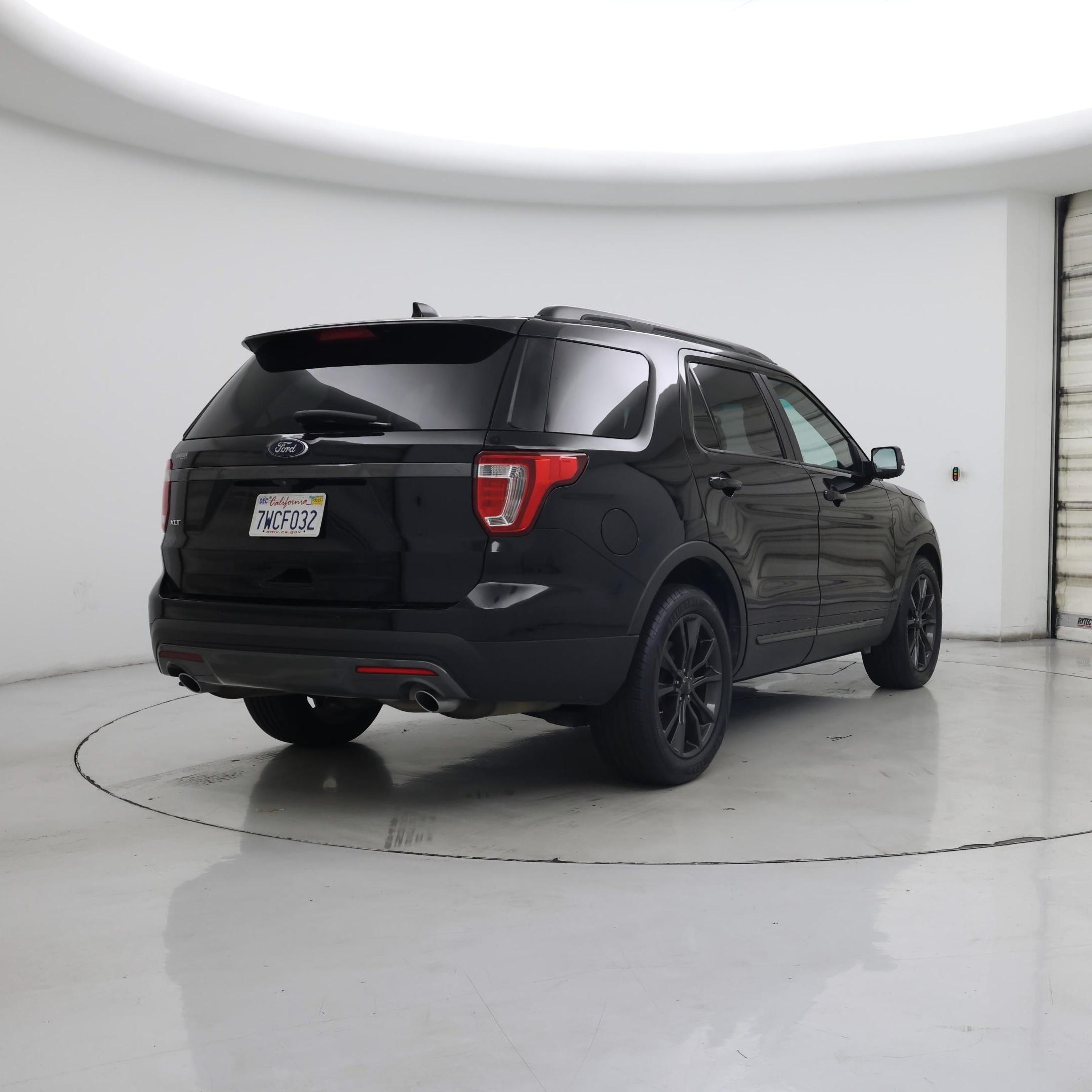 Thumbnail: 2017 Ford Explorer - 8