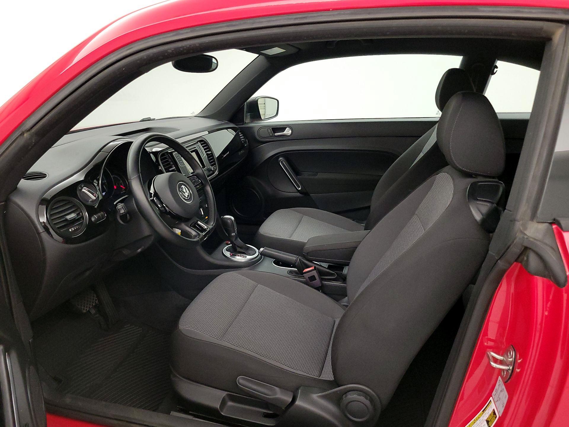 Thumbnail: 2018 Volkswagen Beetle - 11