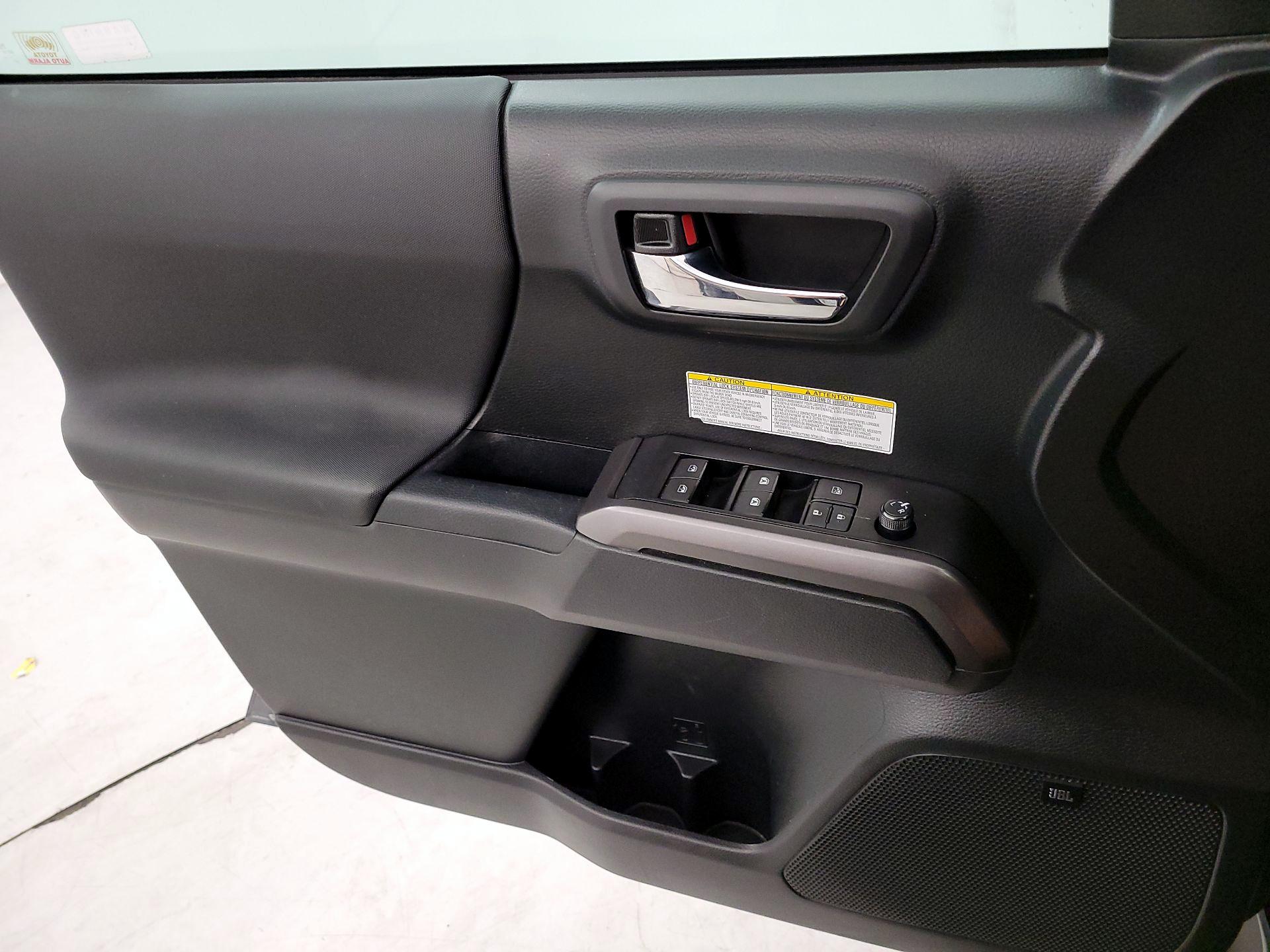 Thumbnail: 2019 Toyota Tacoma - 12