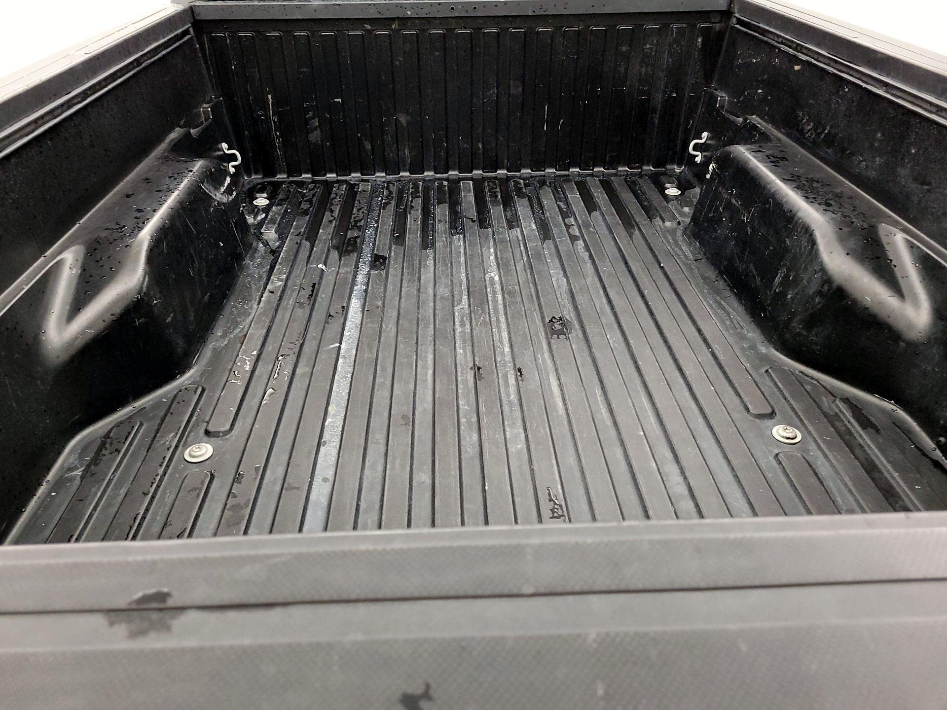 Thumbnail: 2019 Toyota Tacoma - 18