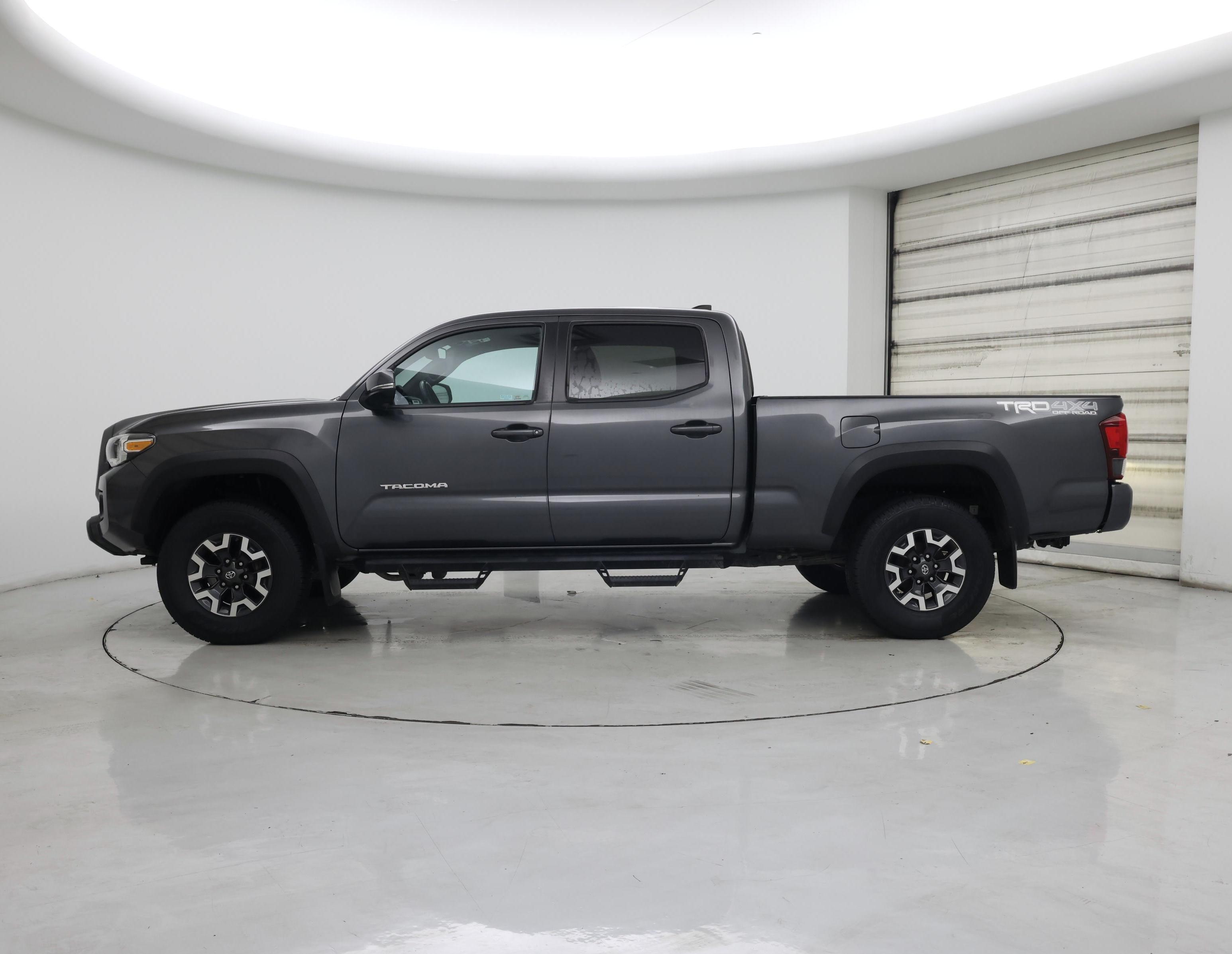 Thumbnail: 2019 Toyota Tacoma - 3