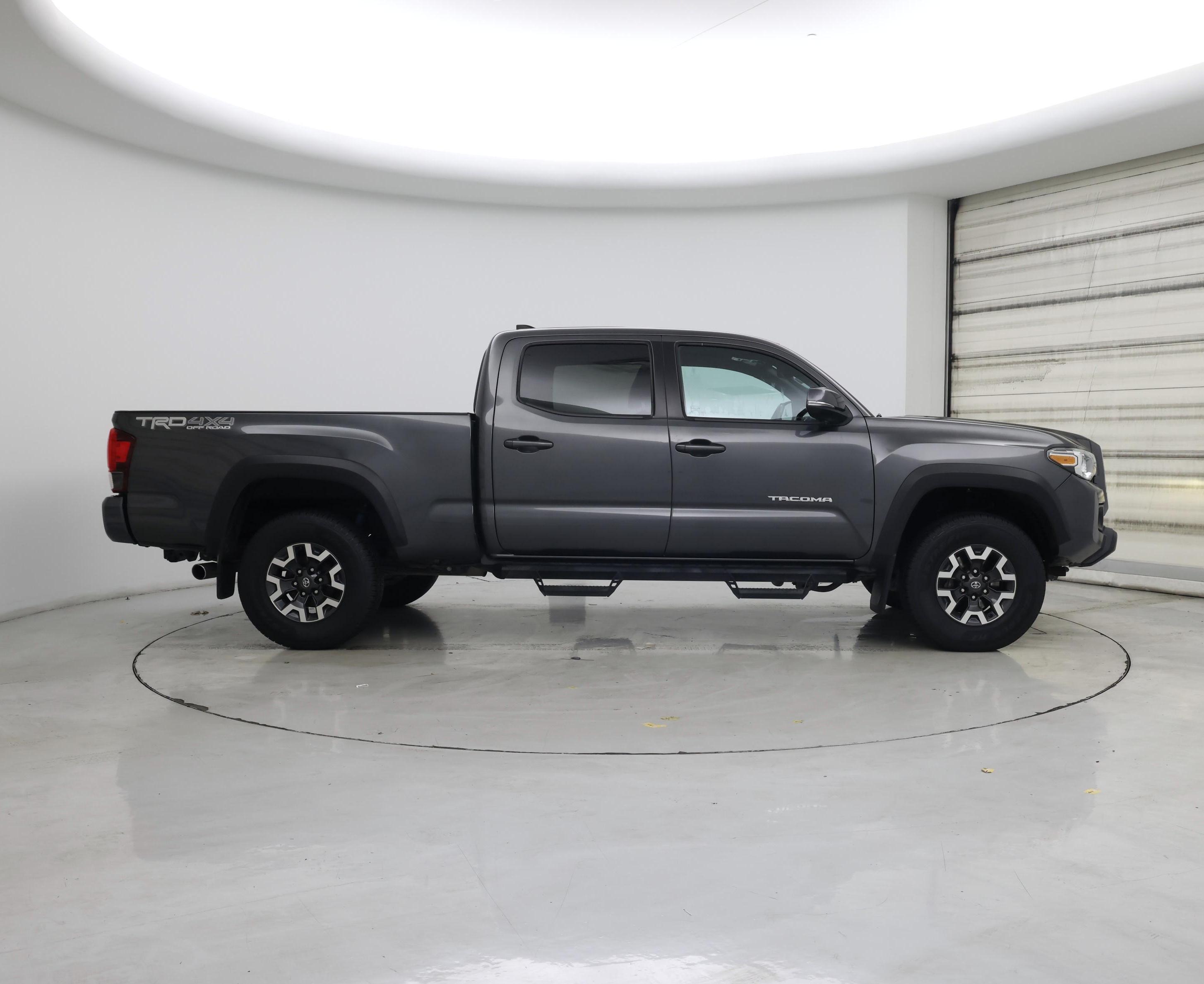 Thumbnail: 2019 Toyota Tacoma - 7