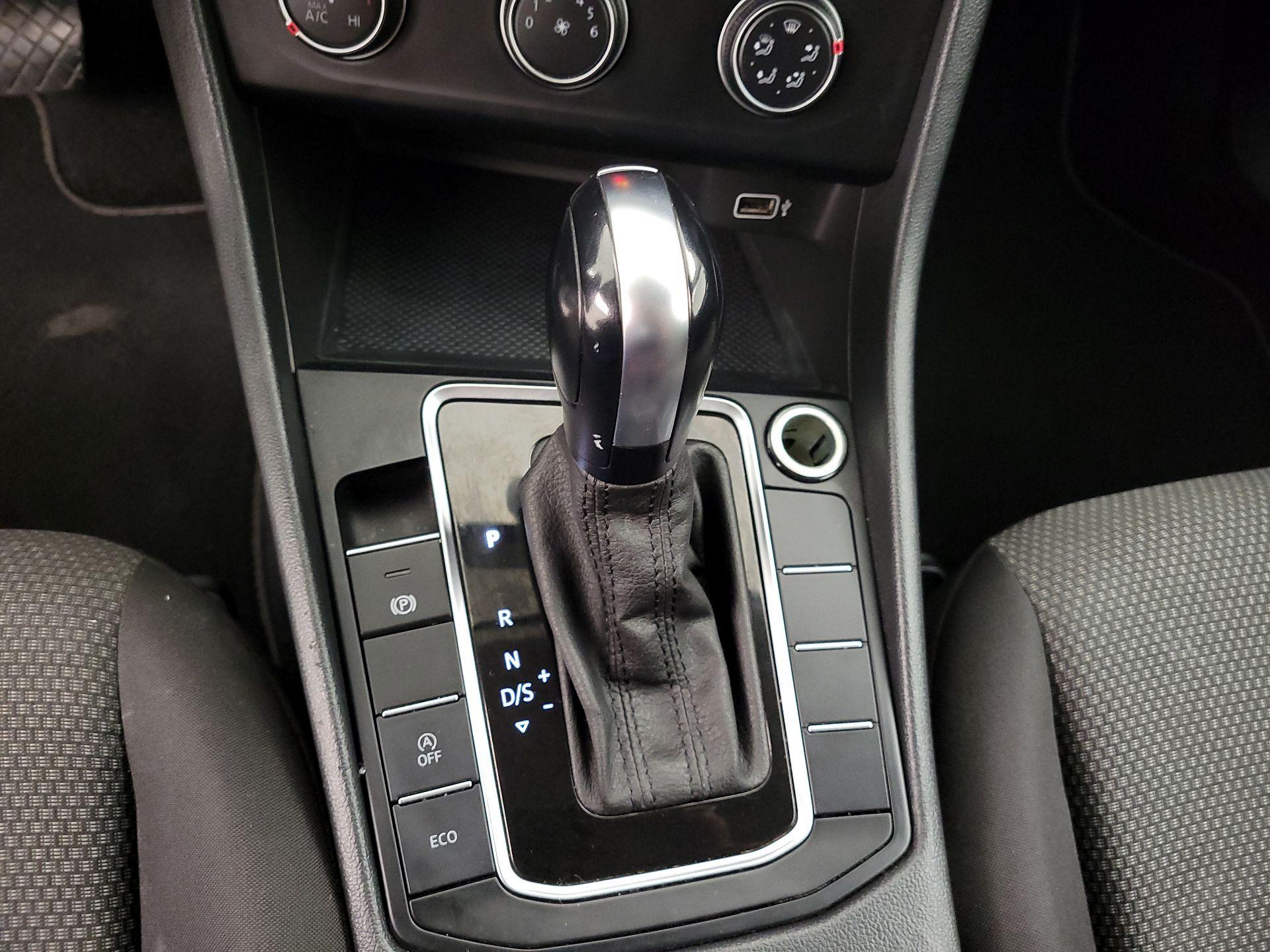 Thumbnail: 2019 Volkswagen Jetta - 16