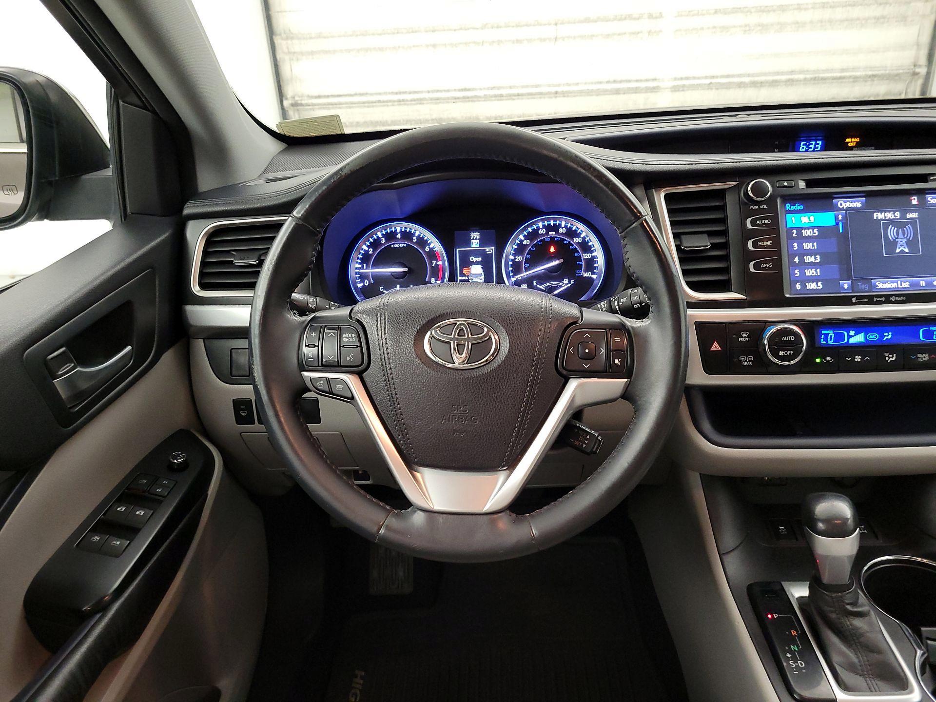 Thumbnail: 2016 Toyota Highlander - 10