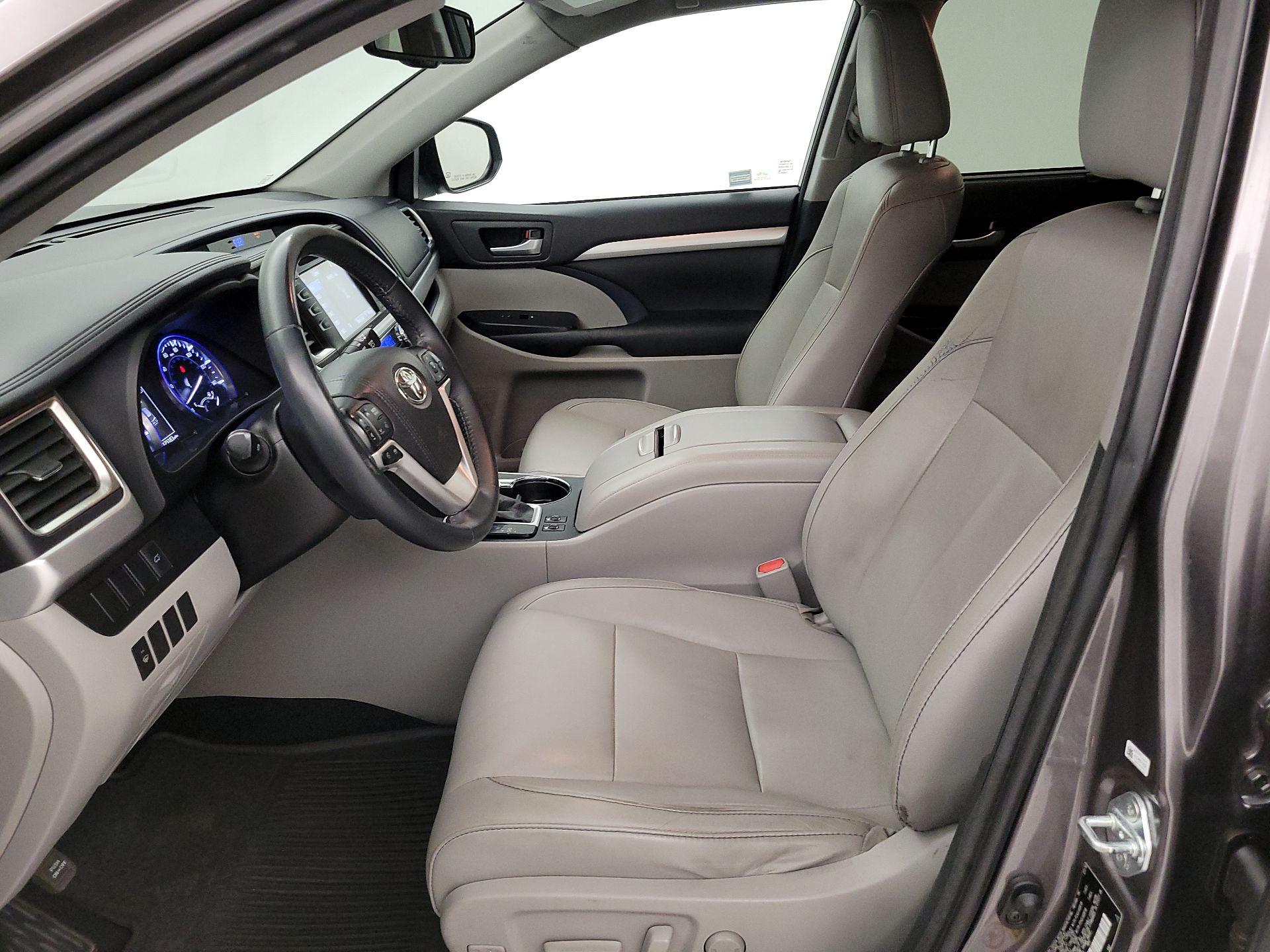 Thumbnail: 2016 Toyota Highlander - 11