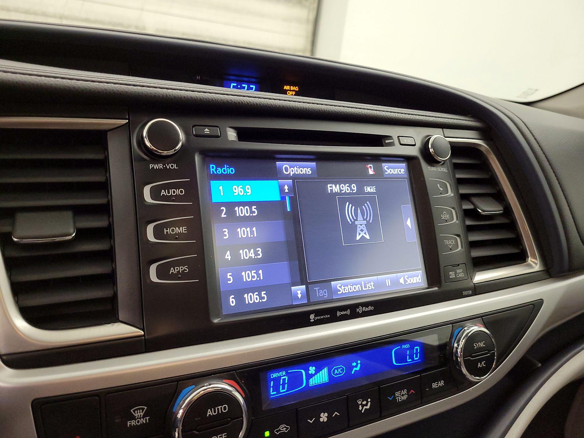 Thumbnail: 2016 Toyota Highlander - 14