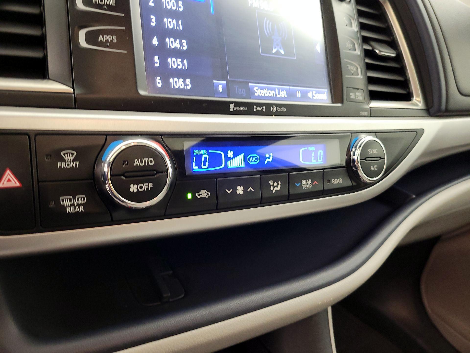 Thumbnail: 2016 Toyota Highlander - 15