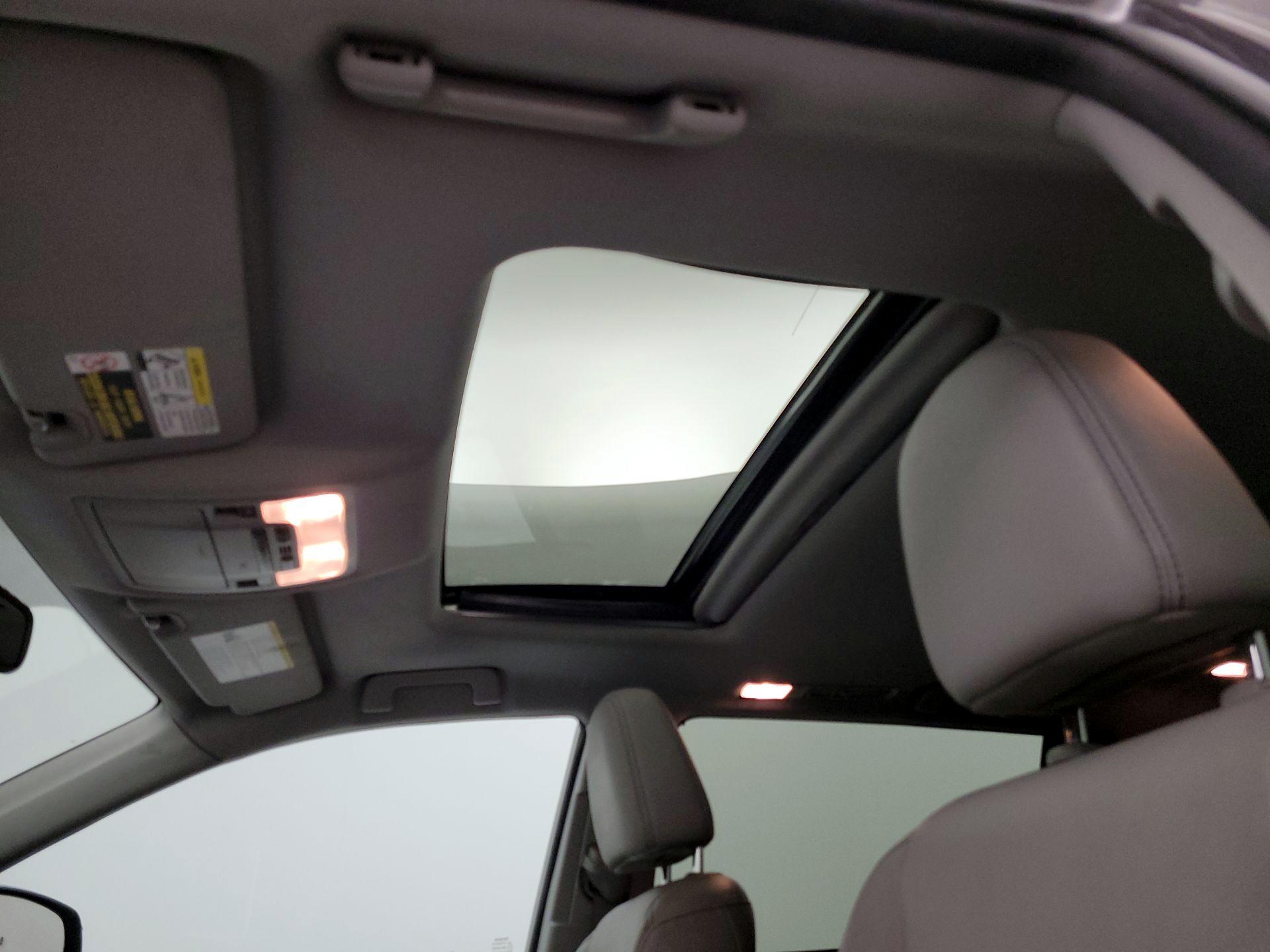 Thumbnail: 2016 Toyota Highlander - 17