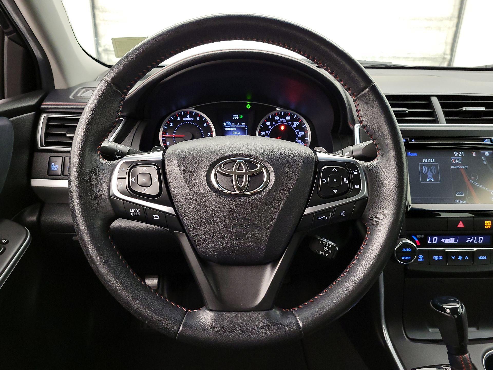 Thumbnail: 2015 Toyota Camry - 10