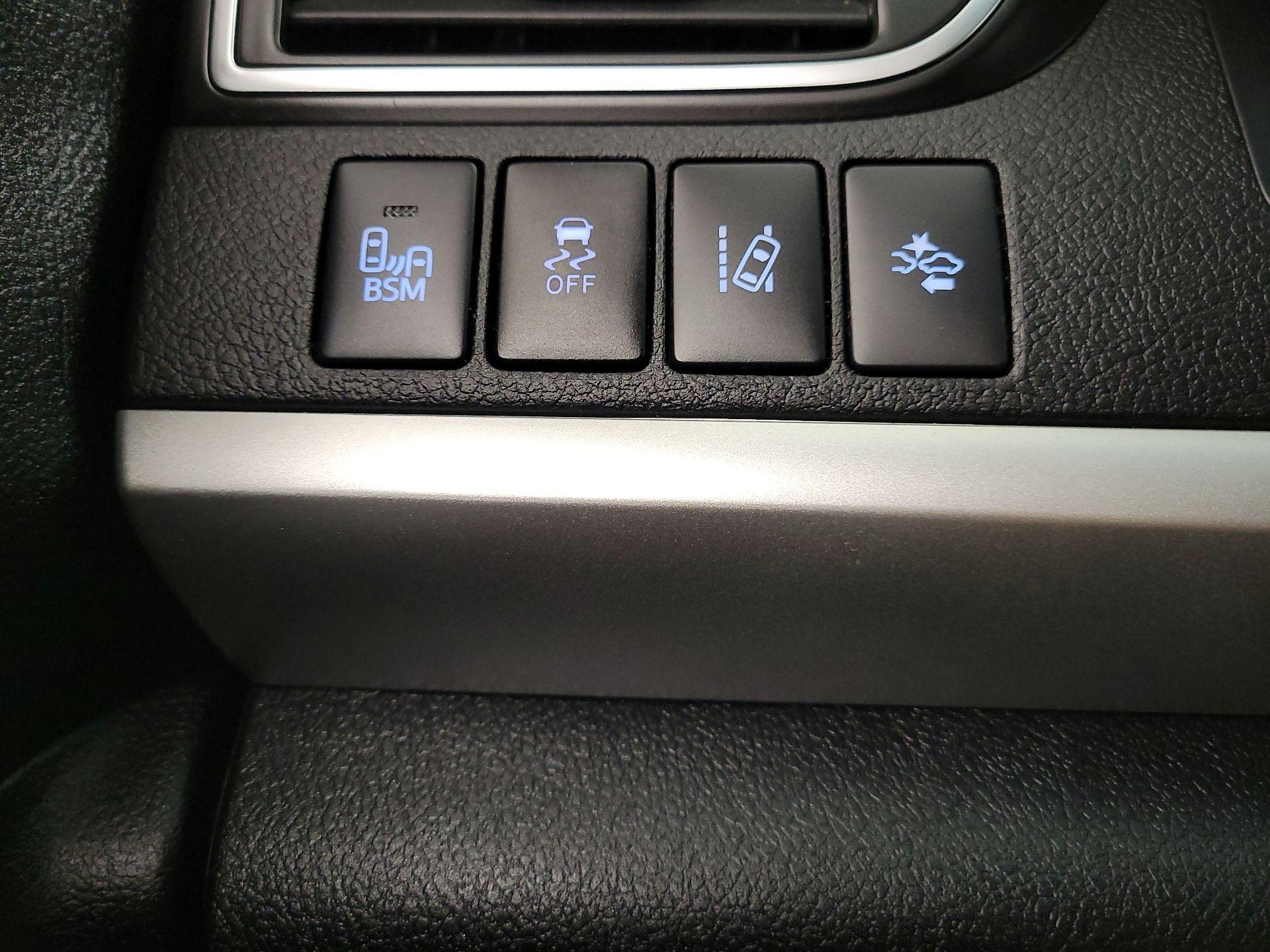 Thumbnail: 2015 Toyota Camry - 13
