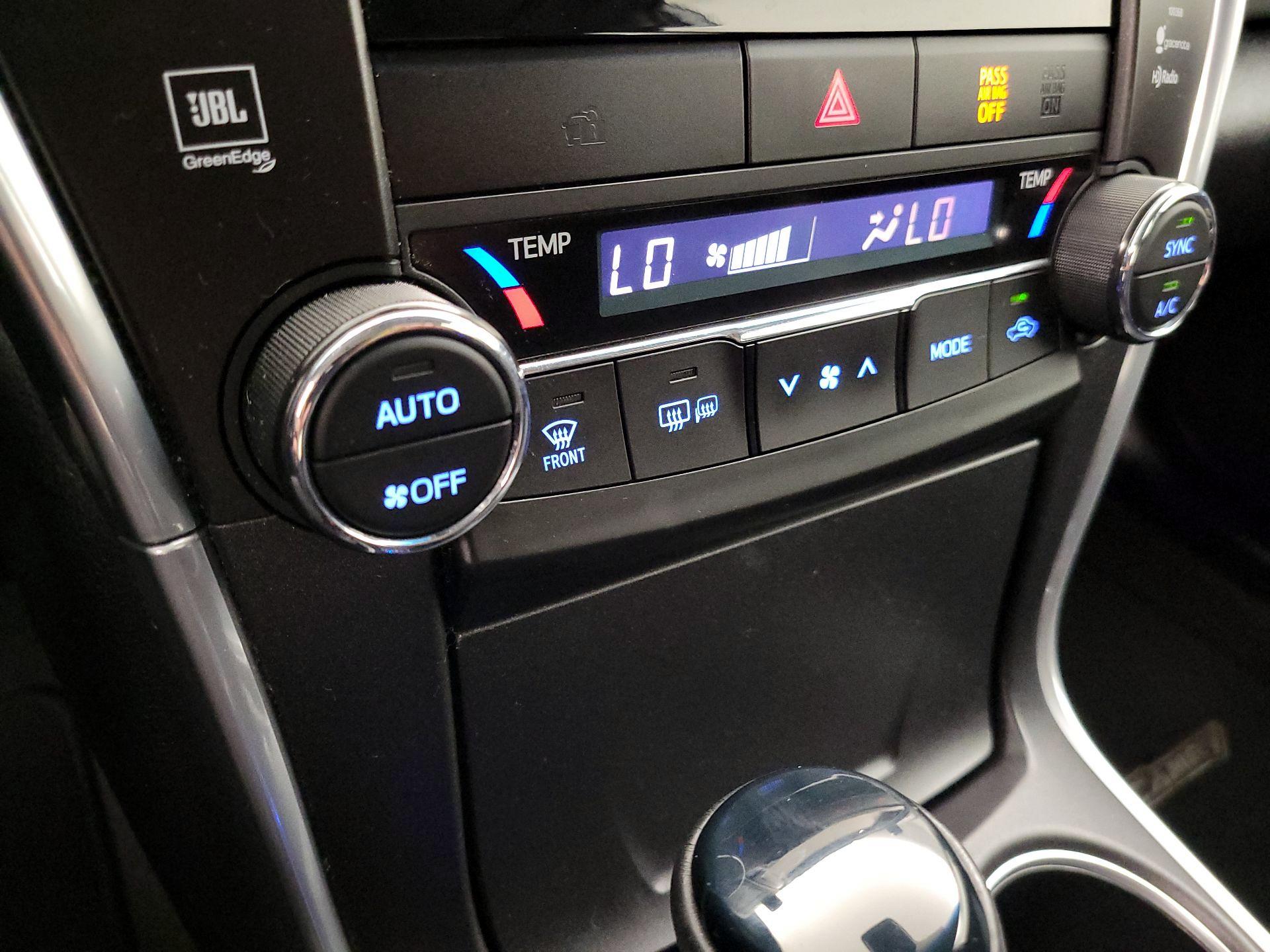 Thumbnail: 2015 Toyota Camry - 17