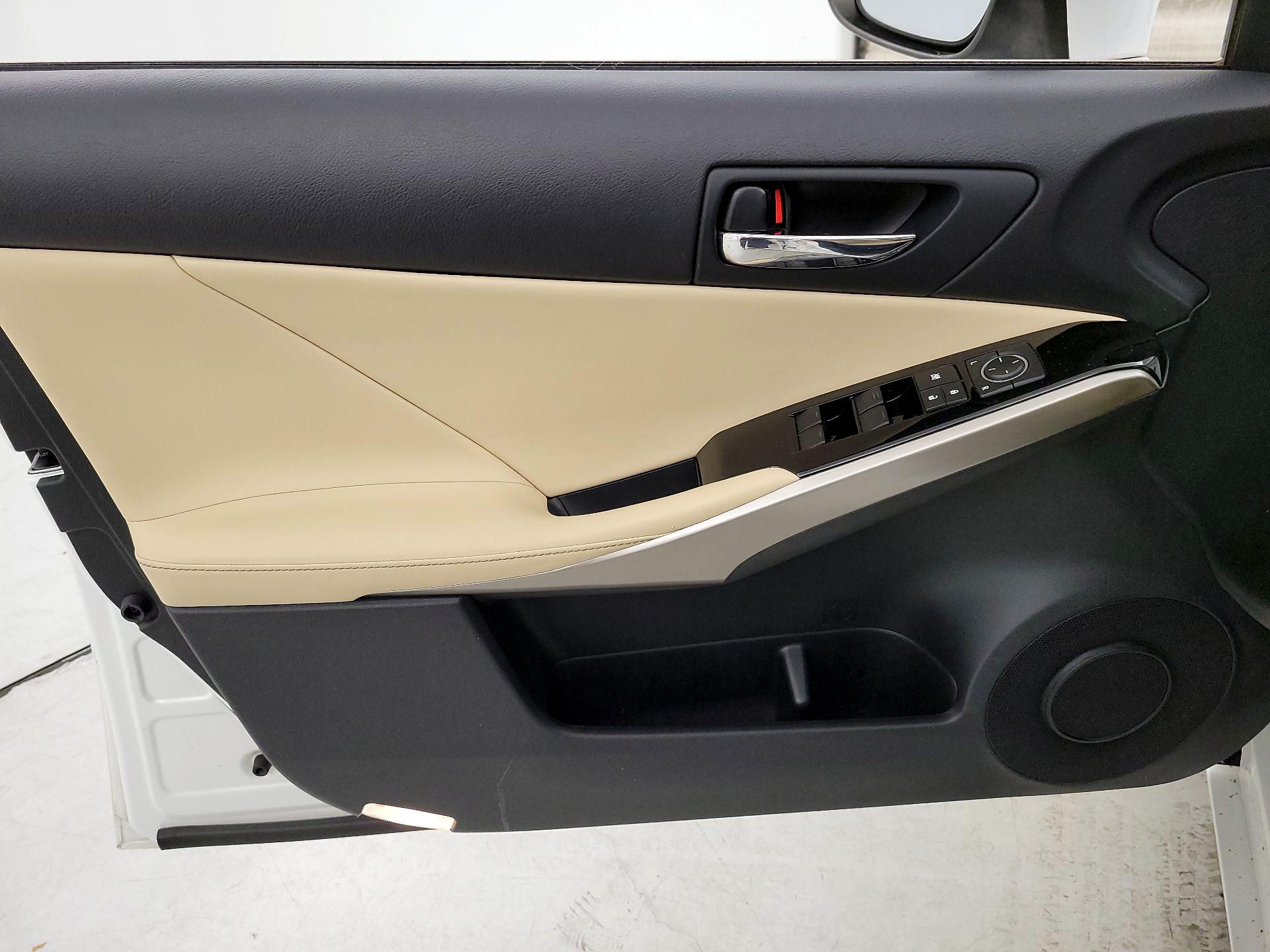 Thumbnail: 2016 Lexus IS - 12