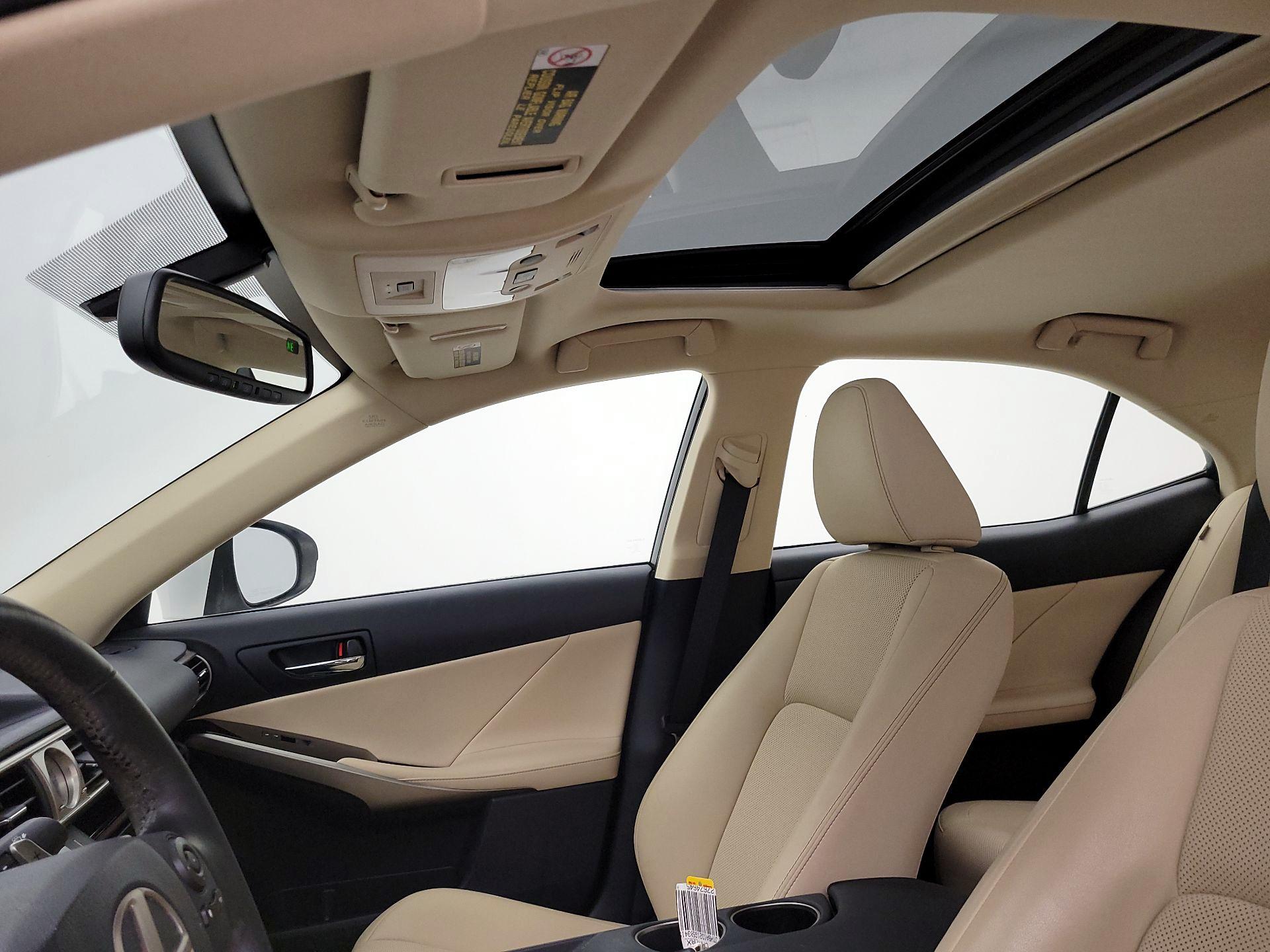 Thumbnail: 2016 Lexus IS - 18