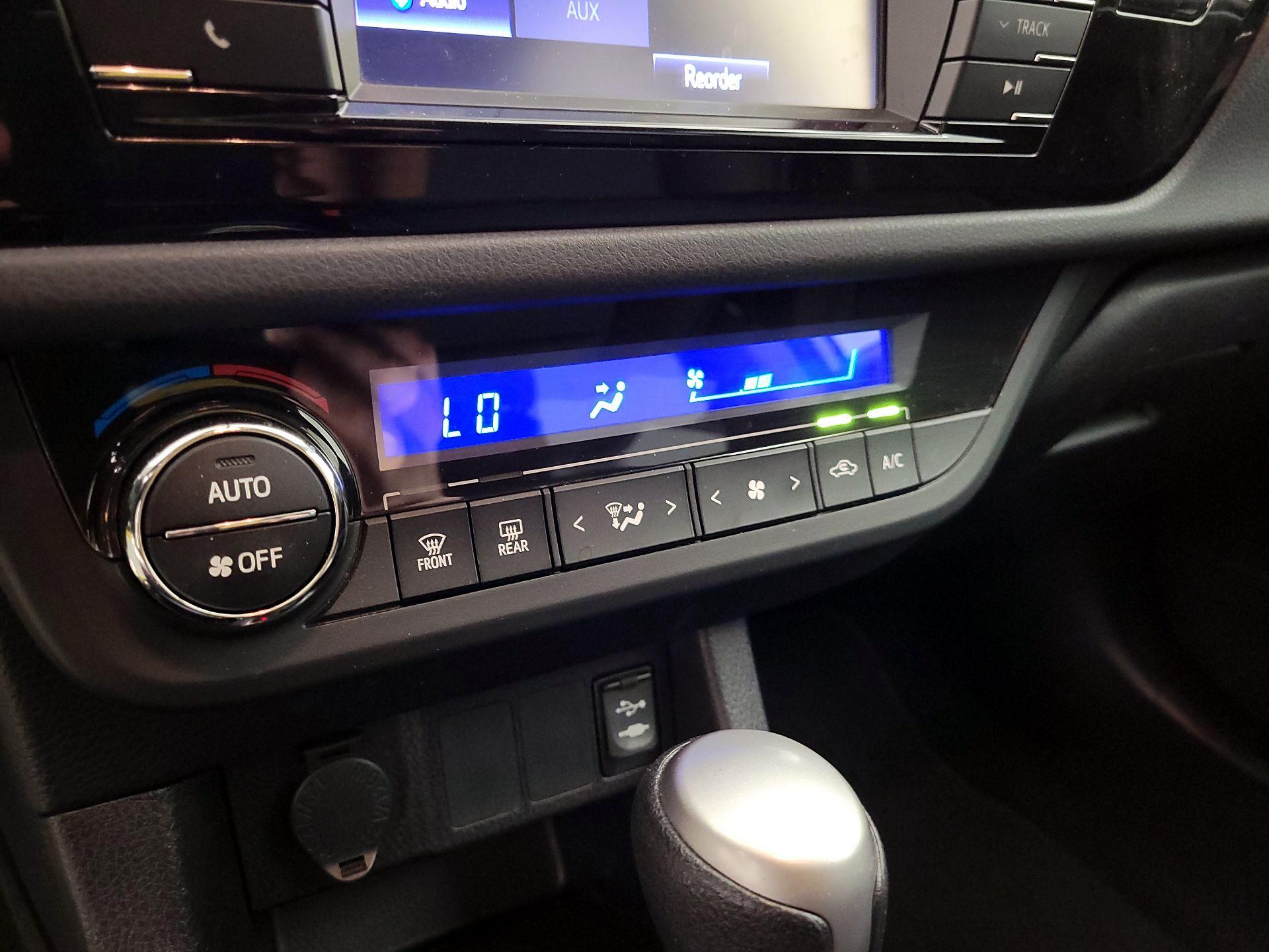 Thumbnail: 2014 Toyota Corolla - 15