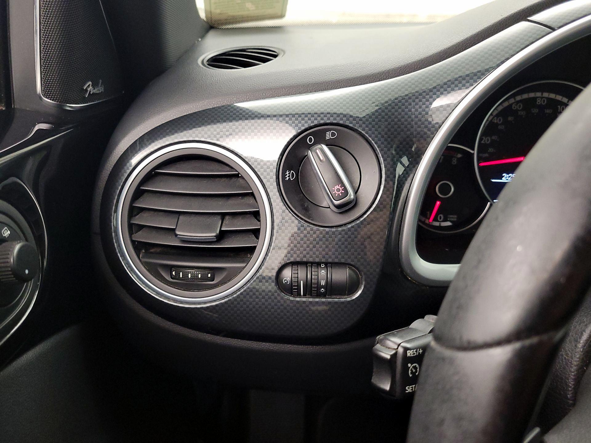 Thumbnail: 2014 Volkswagen Beetle - 13