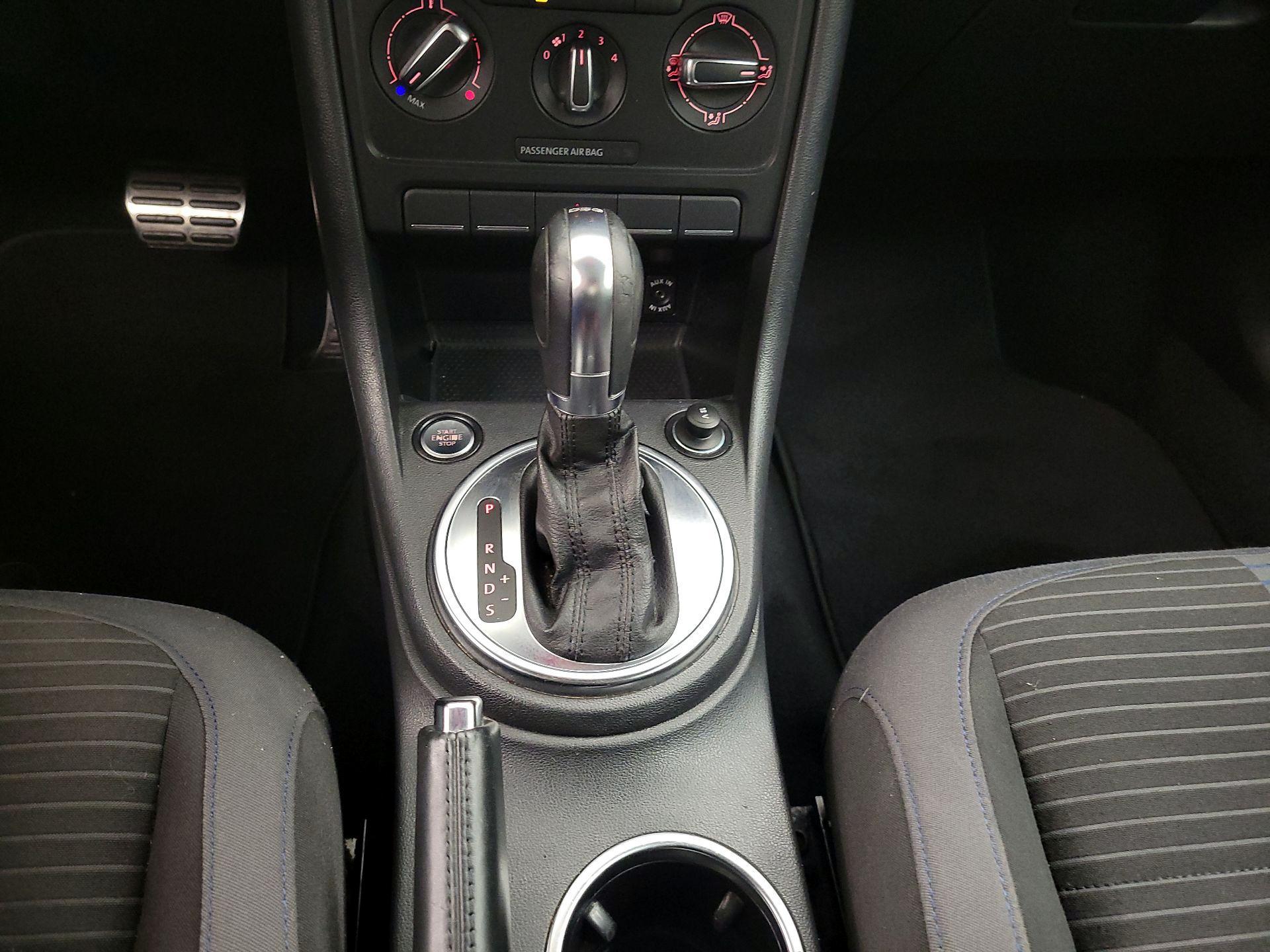 Thumbnail: 2014 Volkswagen Beetle - 16