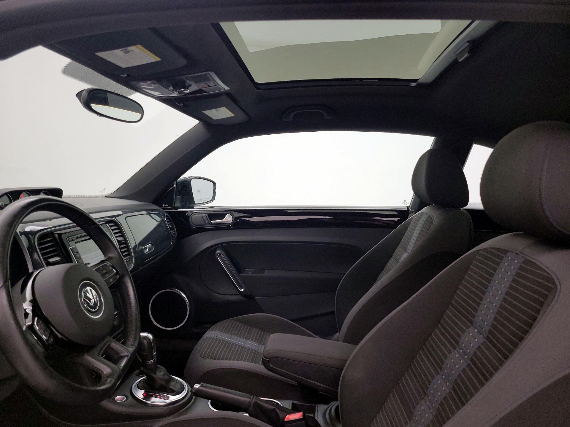 Thumbnail: 2014 Volkswagen Beetle - 18