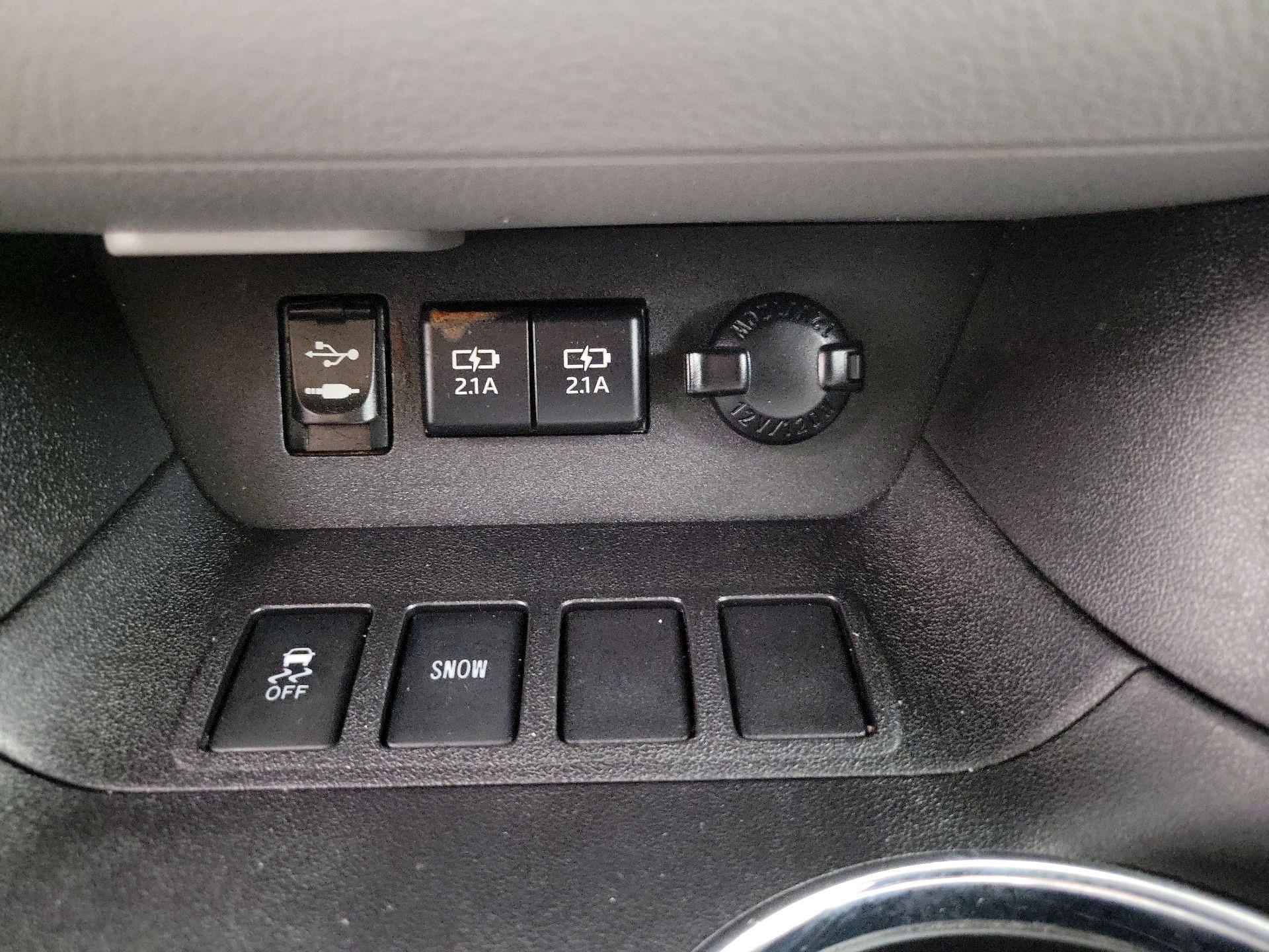 Thumbnail: 2019 Toyota Highlander - 18