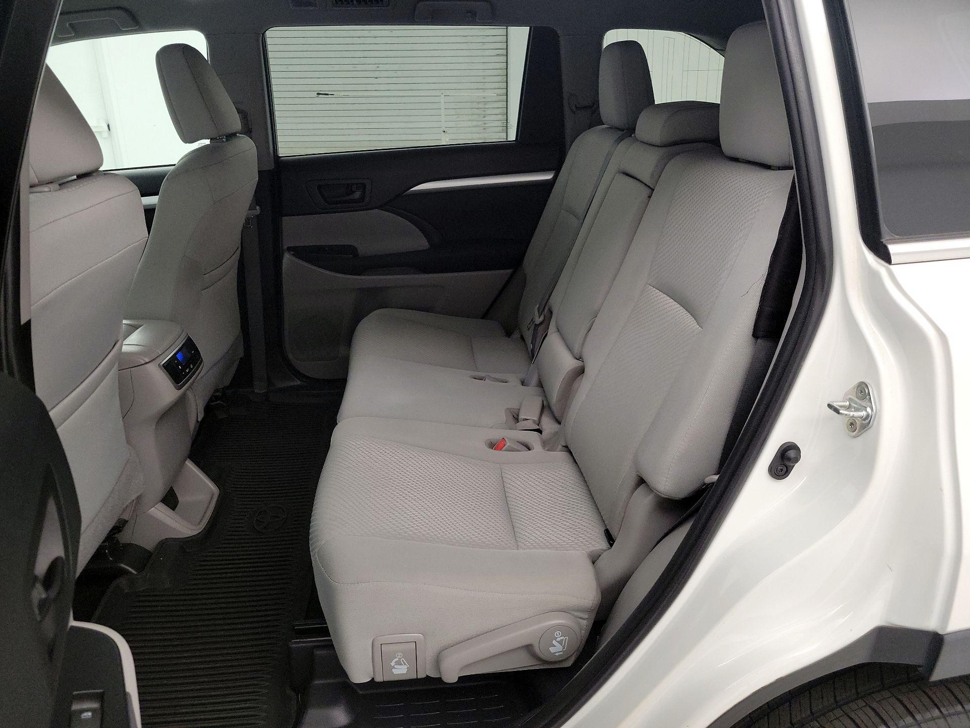 Thumbnail: 2019 Toyota Highlander - 19