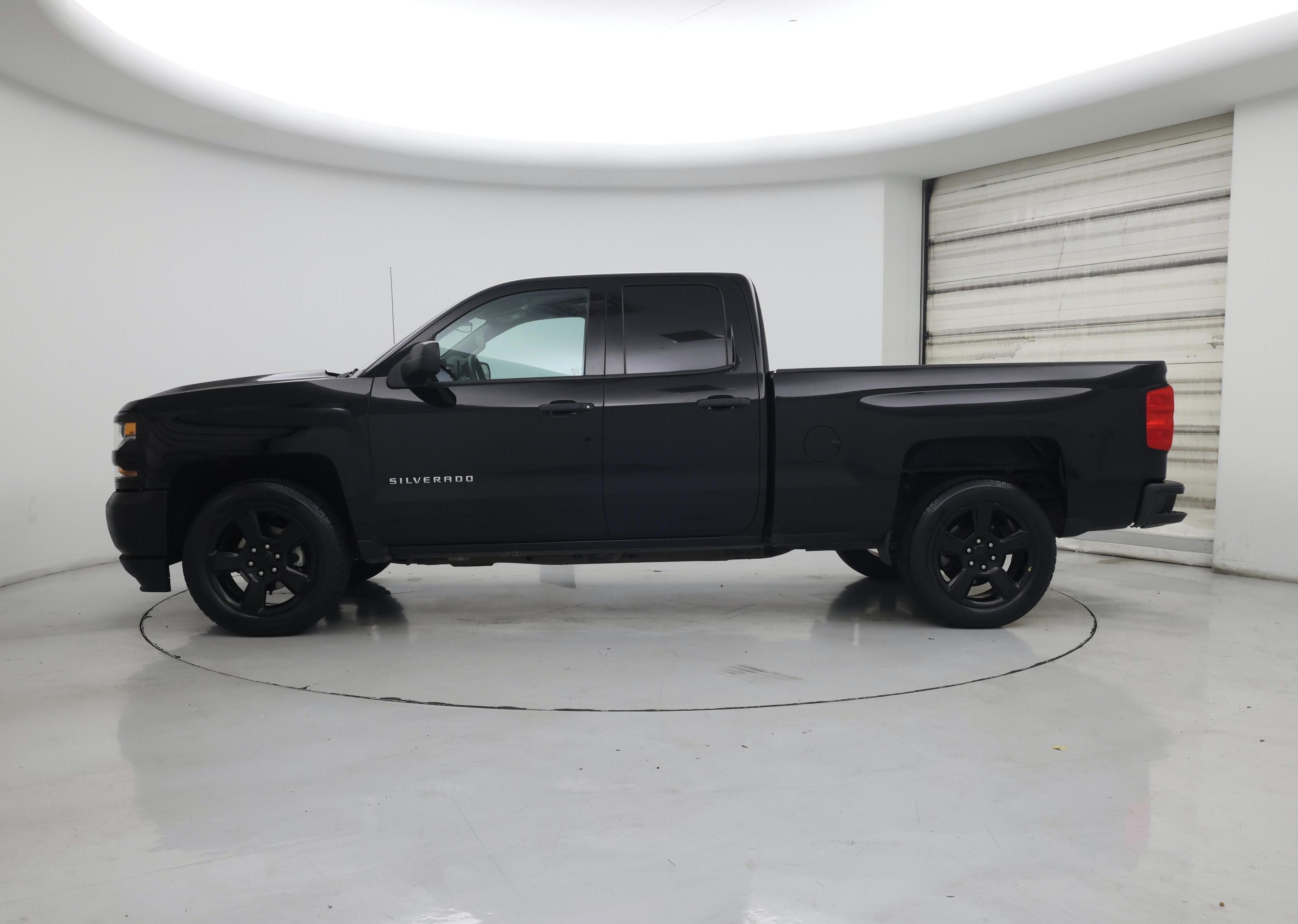 Thumbnail: 2018 Chevrolet Silverado 1500 - 3