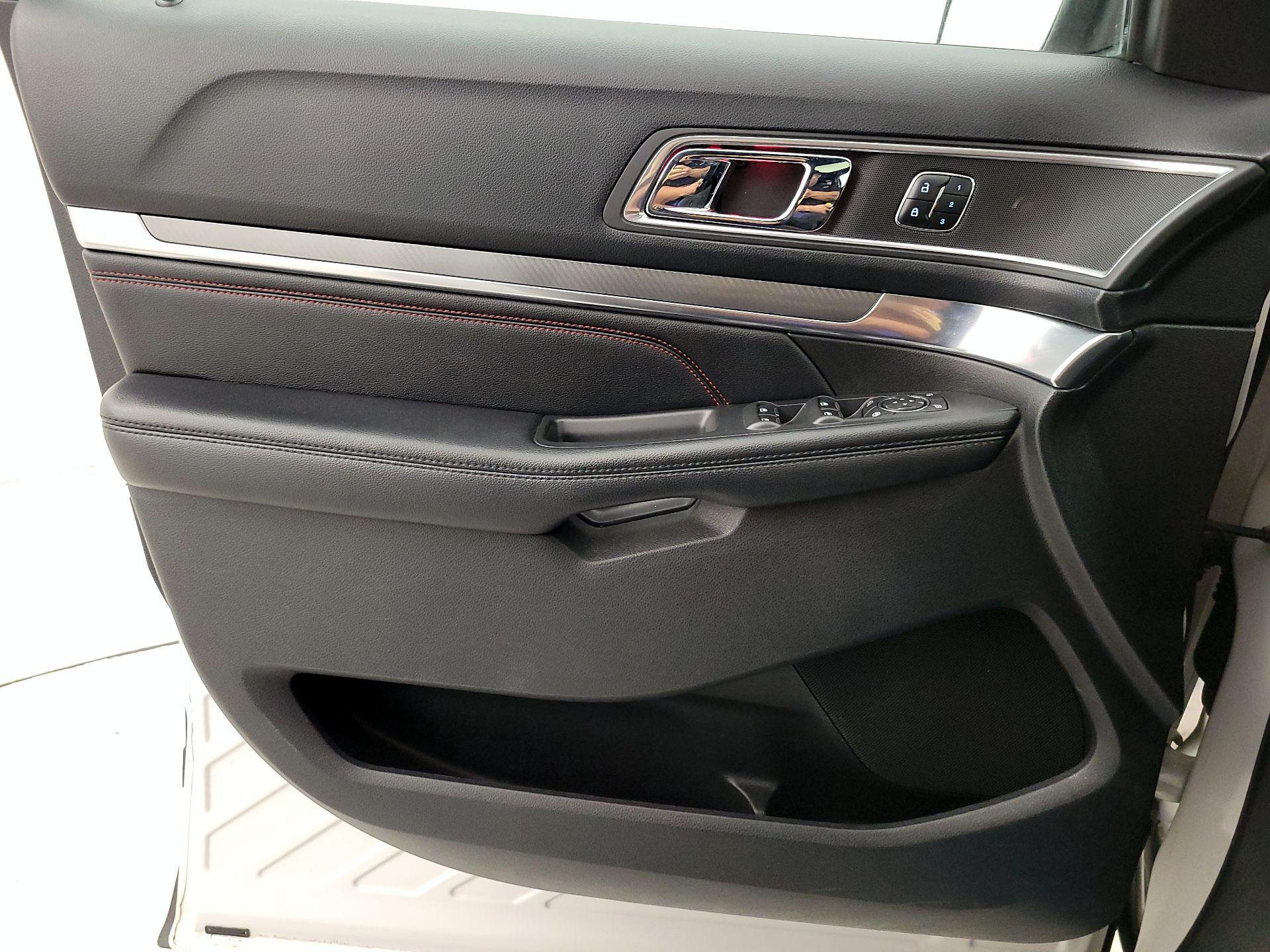 Thumbnail: 2016 Ford Explorer - 12