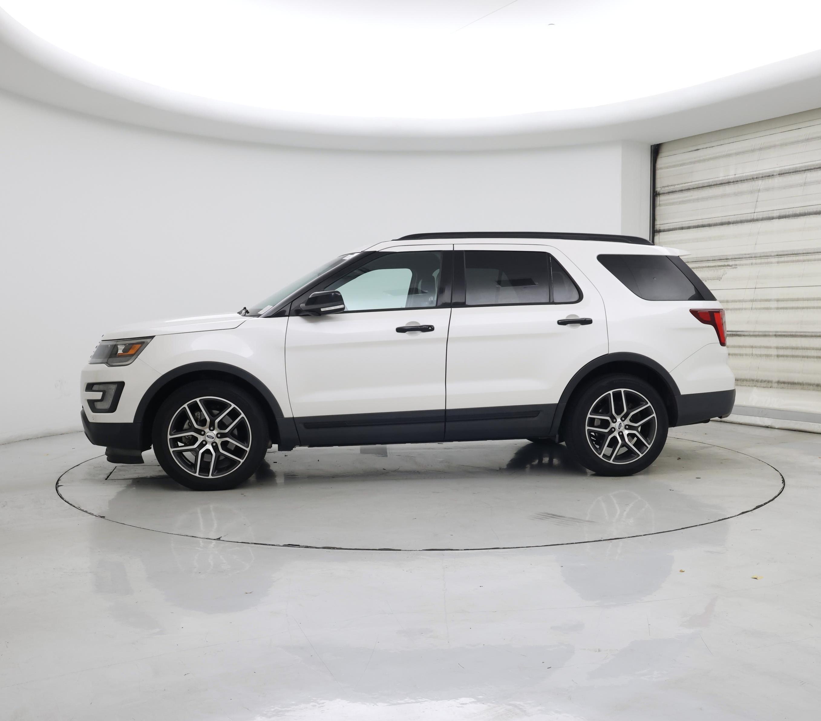 Thumbnail: 2016 Ford Explorer - 3
