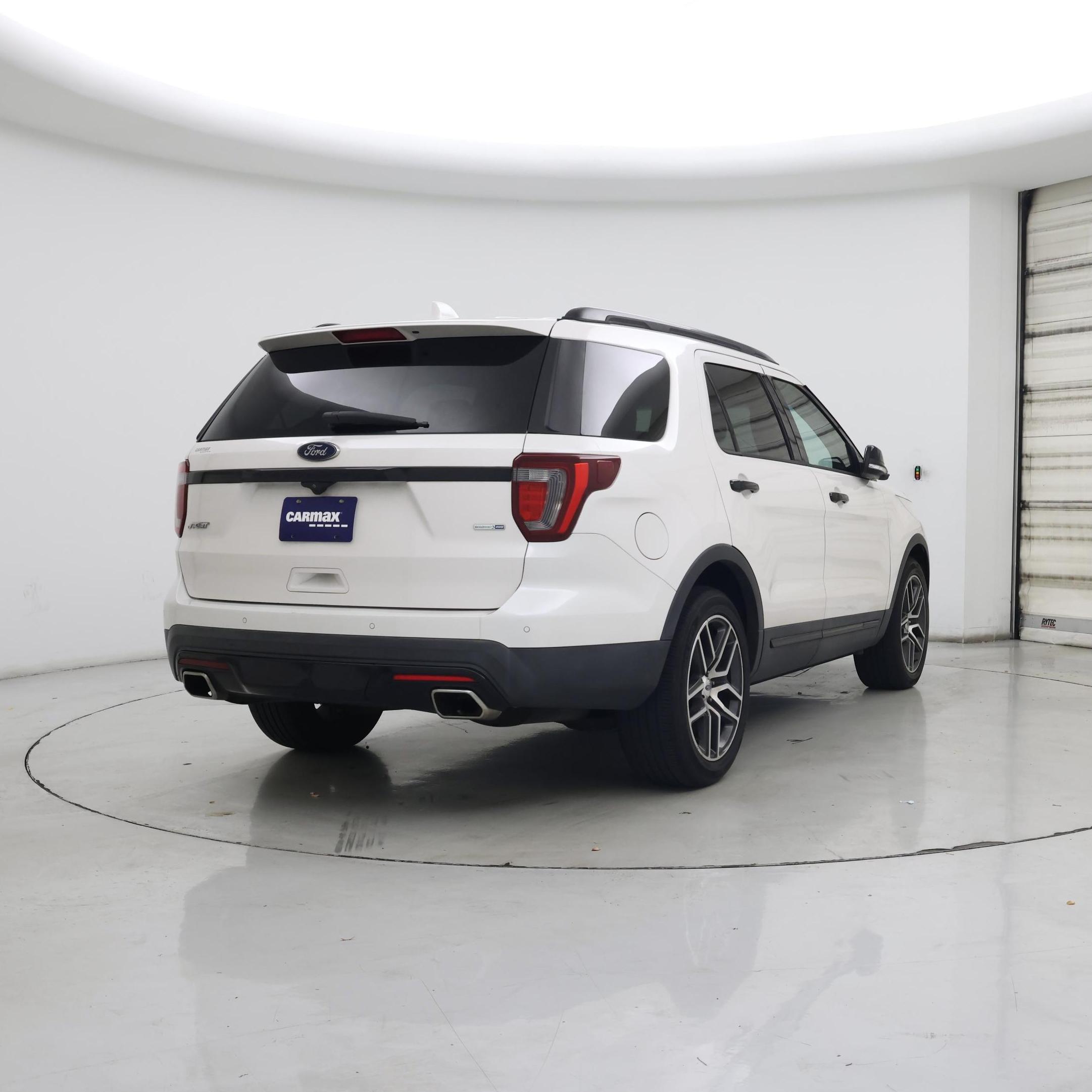 Thumbnail: 2016 Ford Explorer - 8