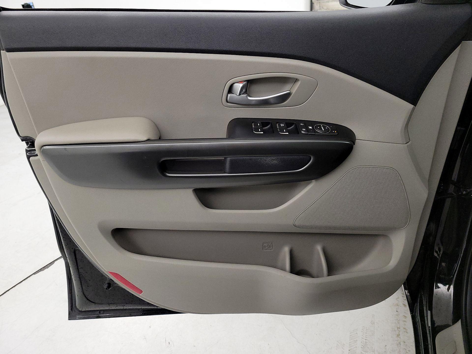 Thumbnail: 2019 Kia Sedona - 12