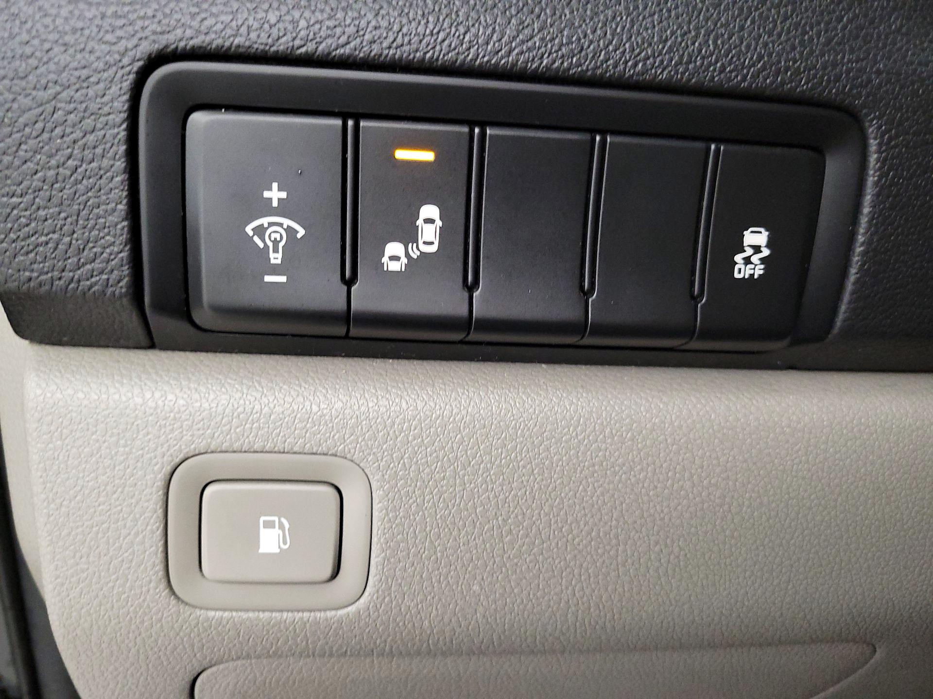 Thumbnail: 2019 Kia Sedona - 13