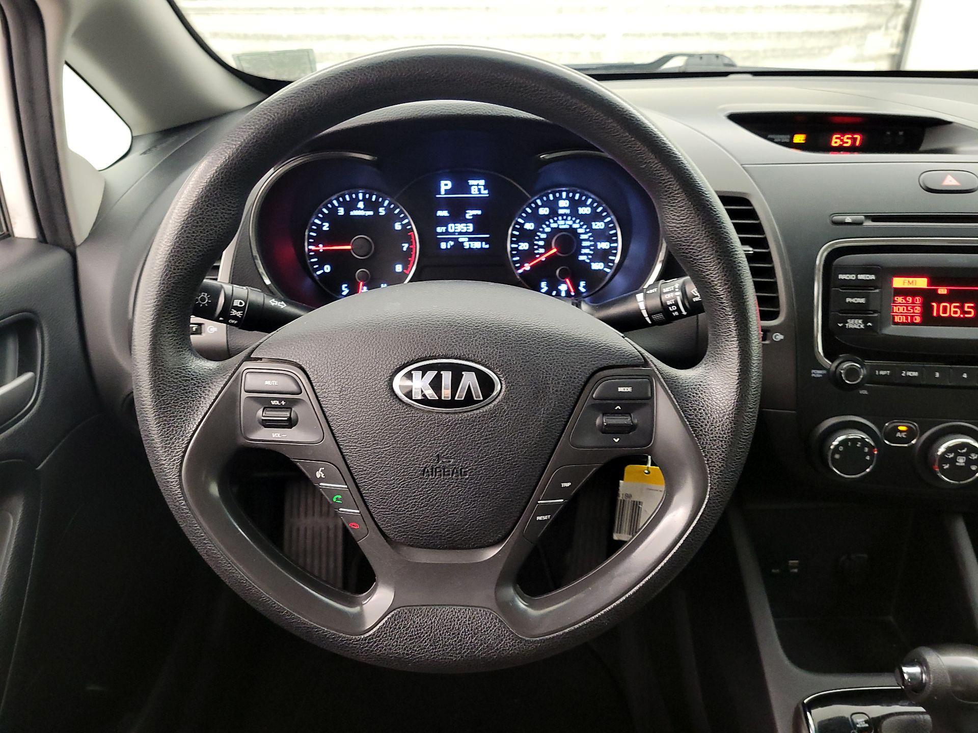 Thumbnail: 2017 Kia Forte - 10