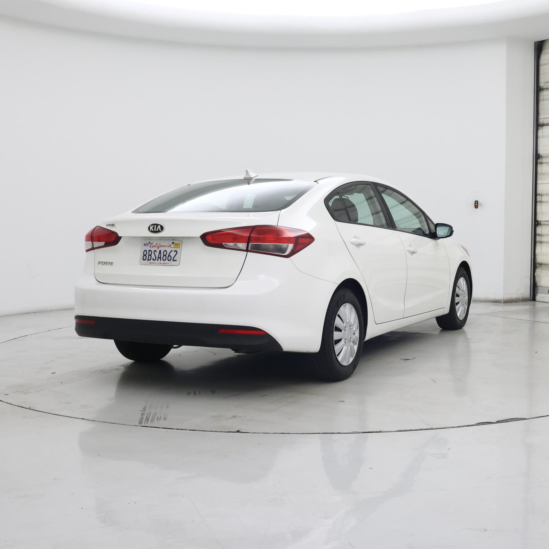 Thumbnail: 2017 Kia Forte - 8