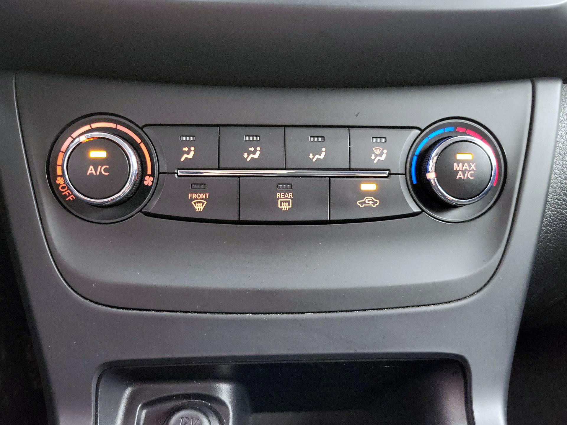 Thumbnail: 2016 Nissan Sentra - 15
